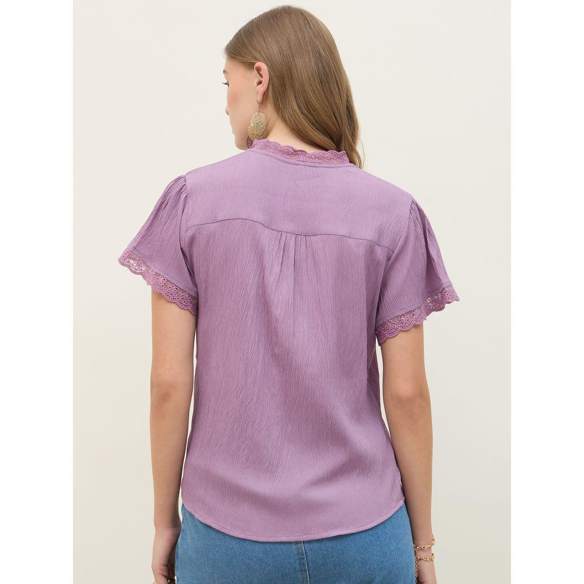 بلوزة بتفاصيل دانتيل وحافة بنمط صدف-women-clothing-shirtsandblouses-blouses-image-5