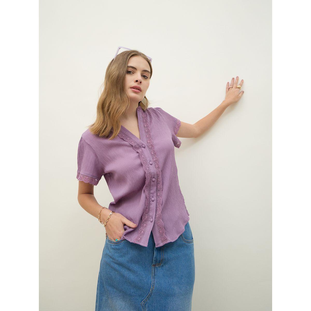 Styli Eyelash Scallop Lace Trim V Neck Top-women-clothing-shirtsandblouses-blouses-image-6