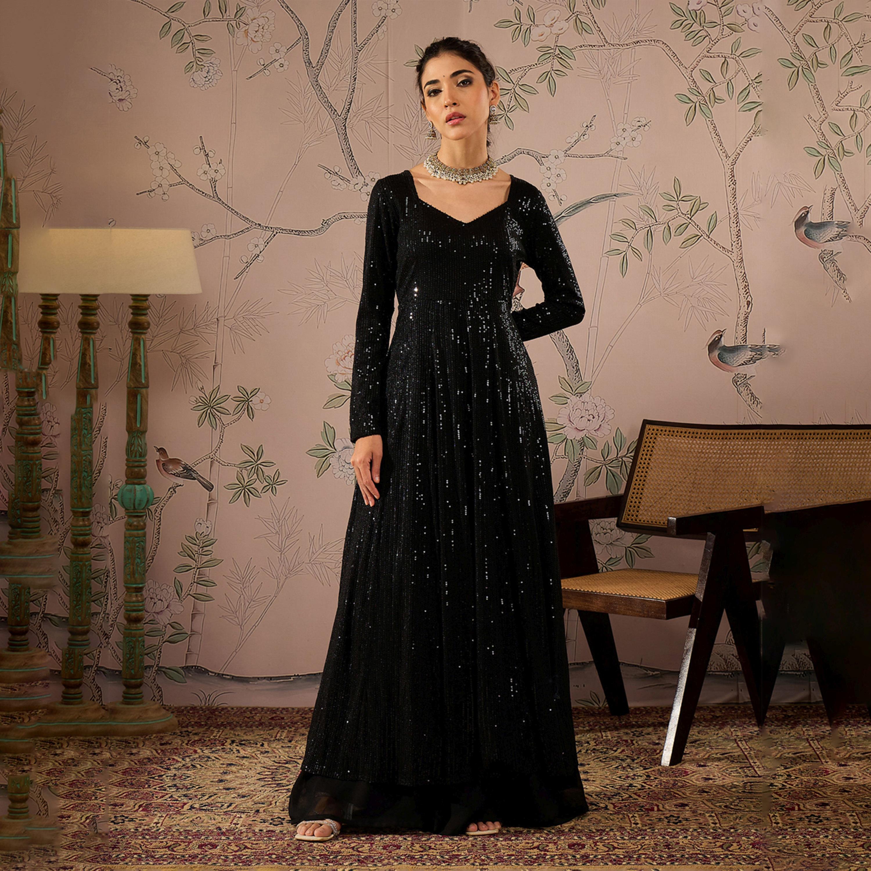شاي باي ساسافراس × ستايلي طقم كورتا أناركالي برقبة على شكل قلب أسود مزين بالترتر-women-clothing-ethnicwear-kurtas-image-1