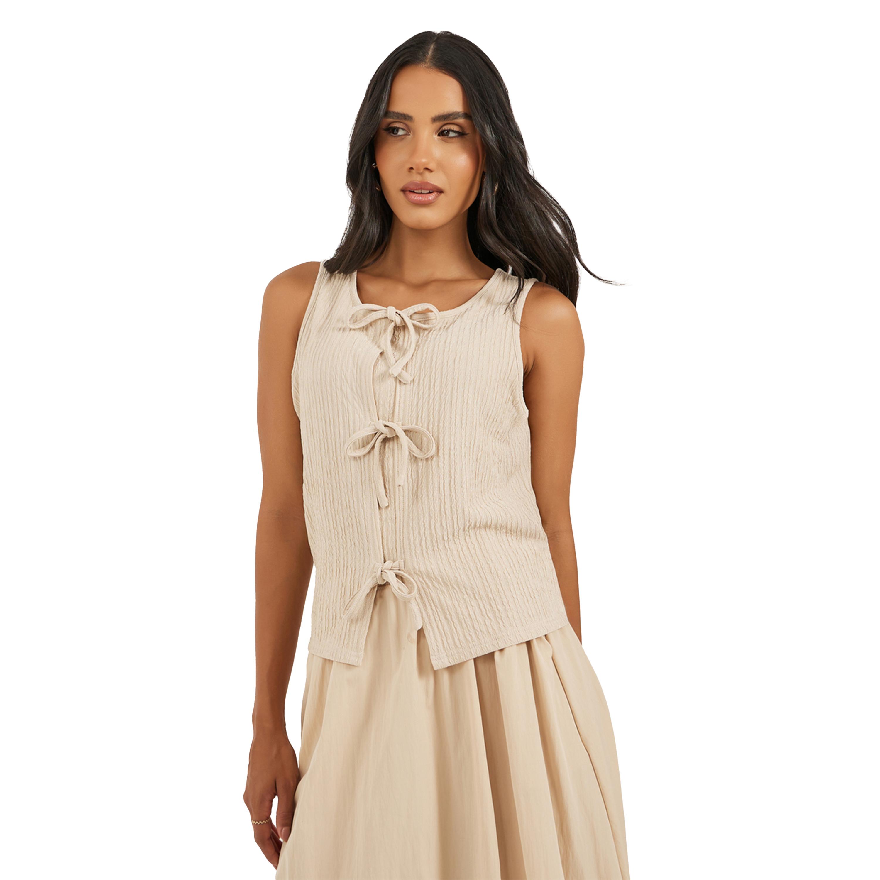 ستايلي -  بلوزة نسائية محبوكة بدون أكمام برباط أمامي مضلع باللون البيج-women-clothing-tshirts-image-1