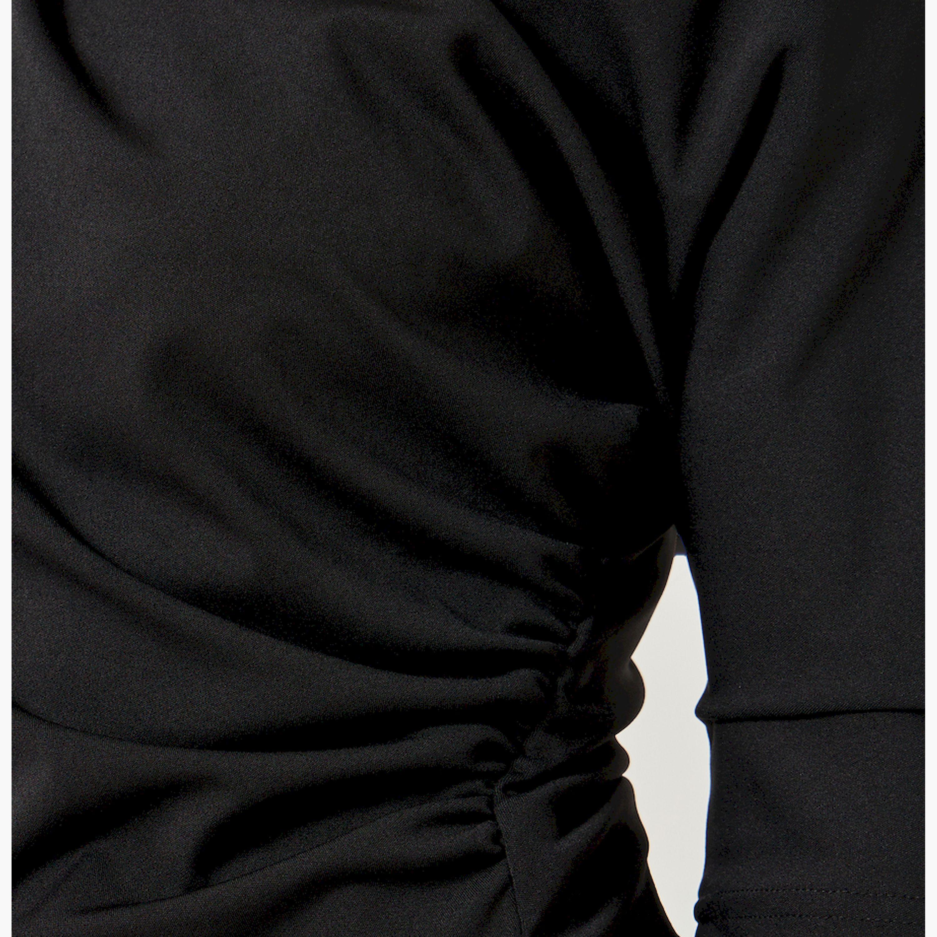 ستايلي - بلوزة ملائمة للجسم بفتحة رقبة غير متماثلة وحواف بلمعة معدنية-women-clothing-shirtsandblouses-blouses-image-4