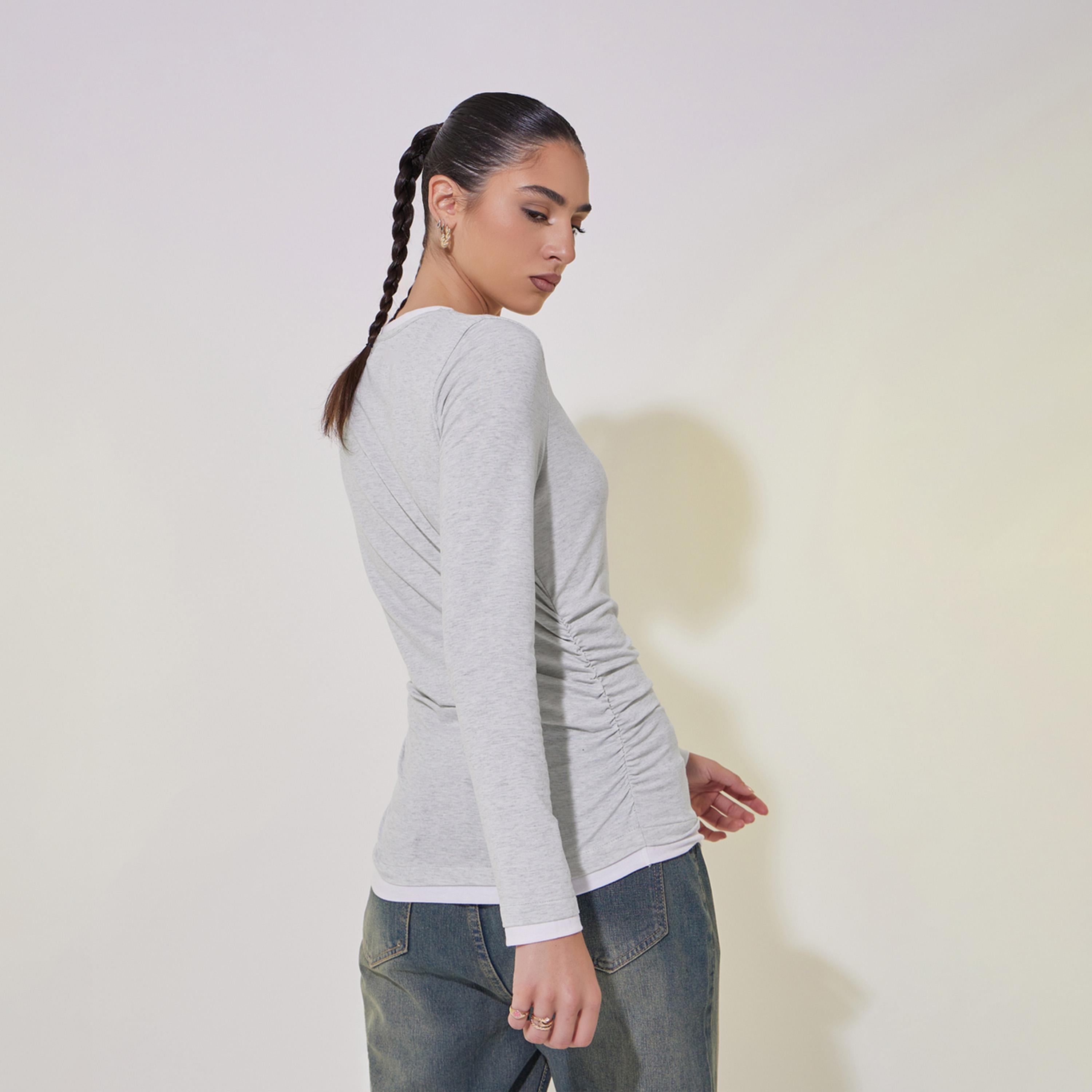 تيشيرت بقصة عادية وتفاصيل مُتباينة مع ازرار-women-clothing-tshirts-image-5
