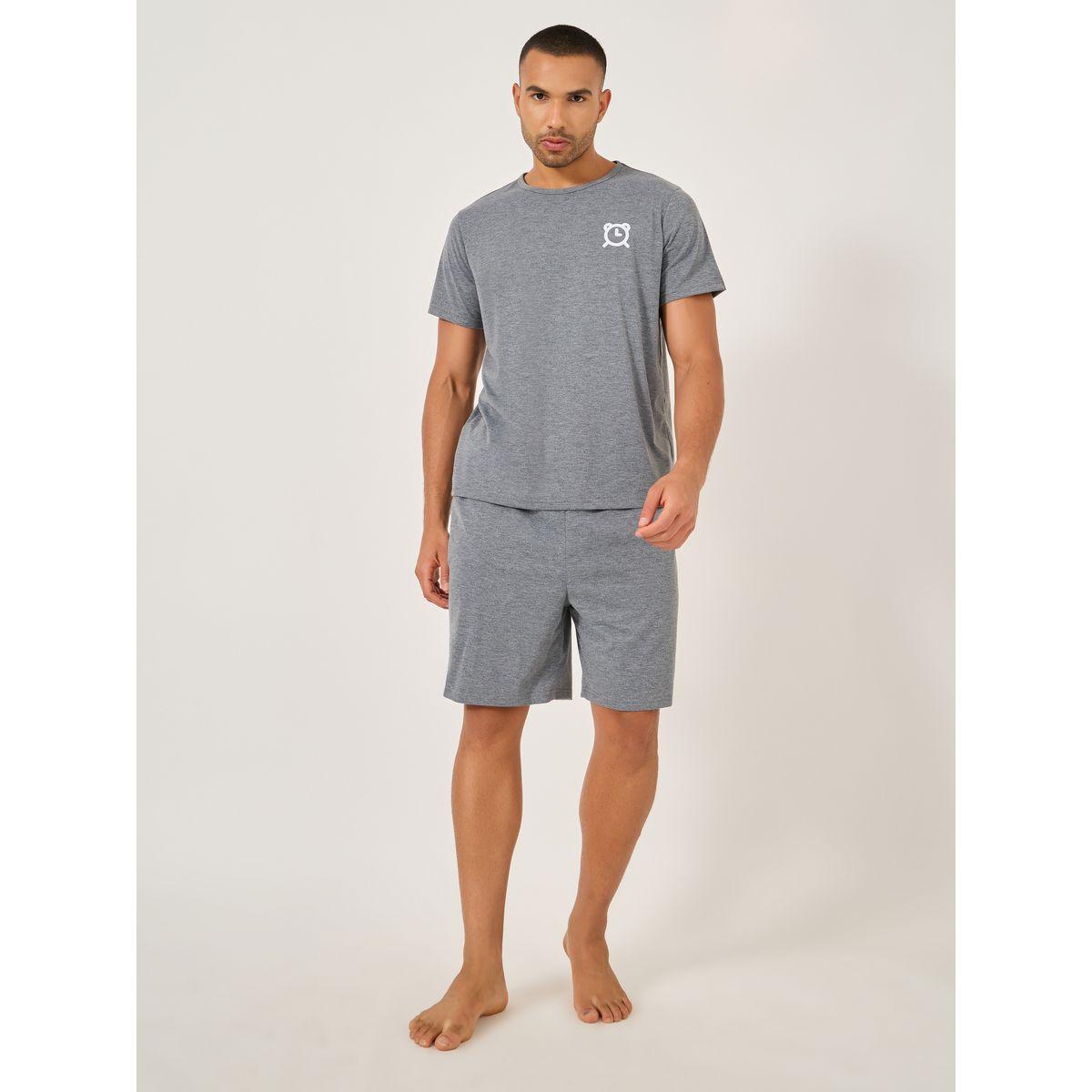 مجموعة من شورت وتيشيرت بطبعة كتابة-men-clothing-nightwear-sets-image-1