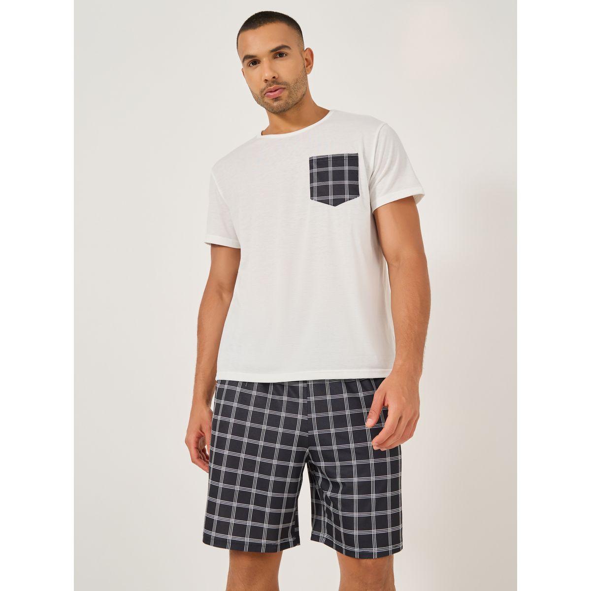 مجموعة من شورت كاروهات وتيشيرت سادة بتفاصيل جيب-men-clothing-nightwear-sets-image-2