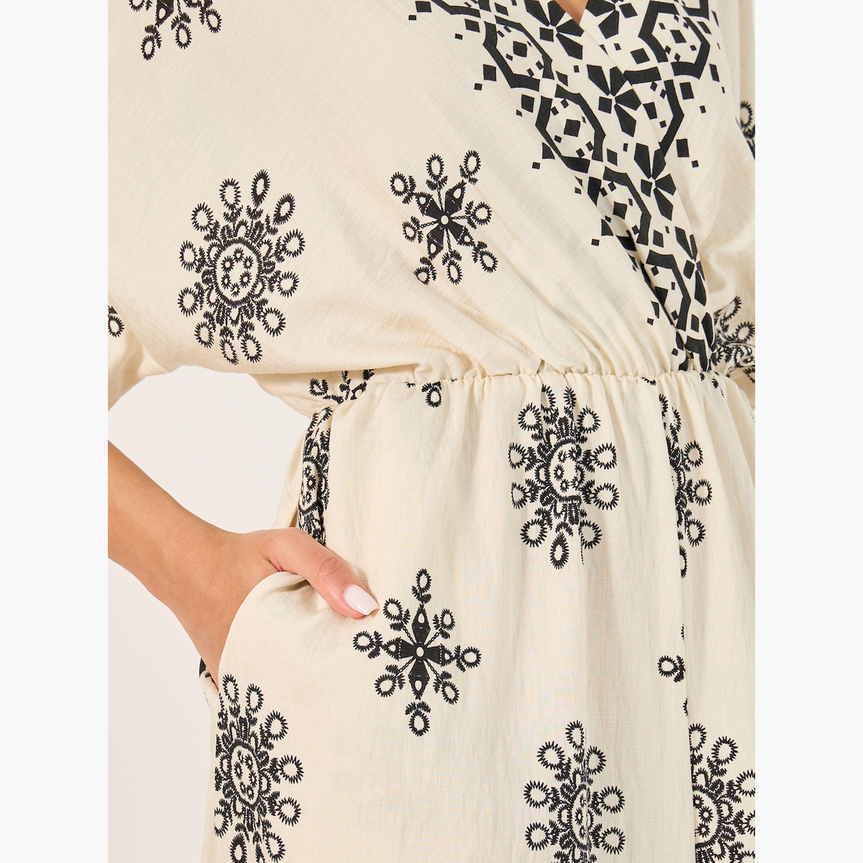 ستايلي - جمبسوت مطبوع برقبة V وأكمام نصفية-women-clothing-jumpsuits-image-4