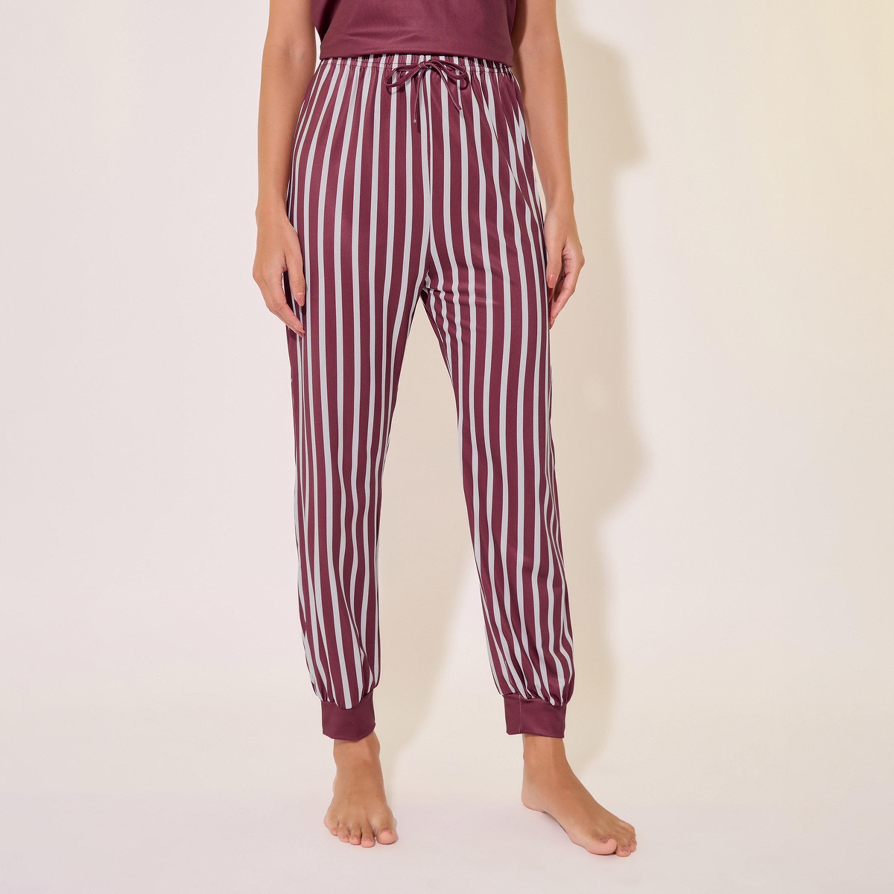 طقم بيجاما من بنطال وتيشيرت بطبعة جرافيك-women-clothing-nightwear-pyjamas-longsets-image-7