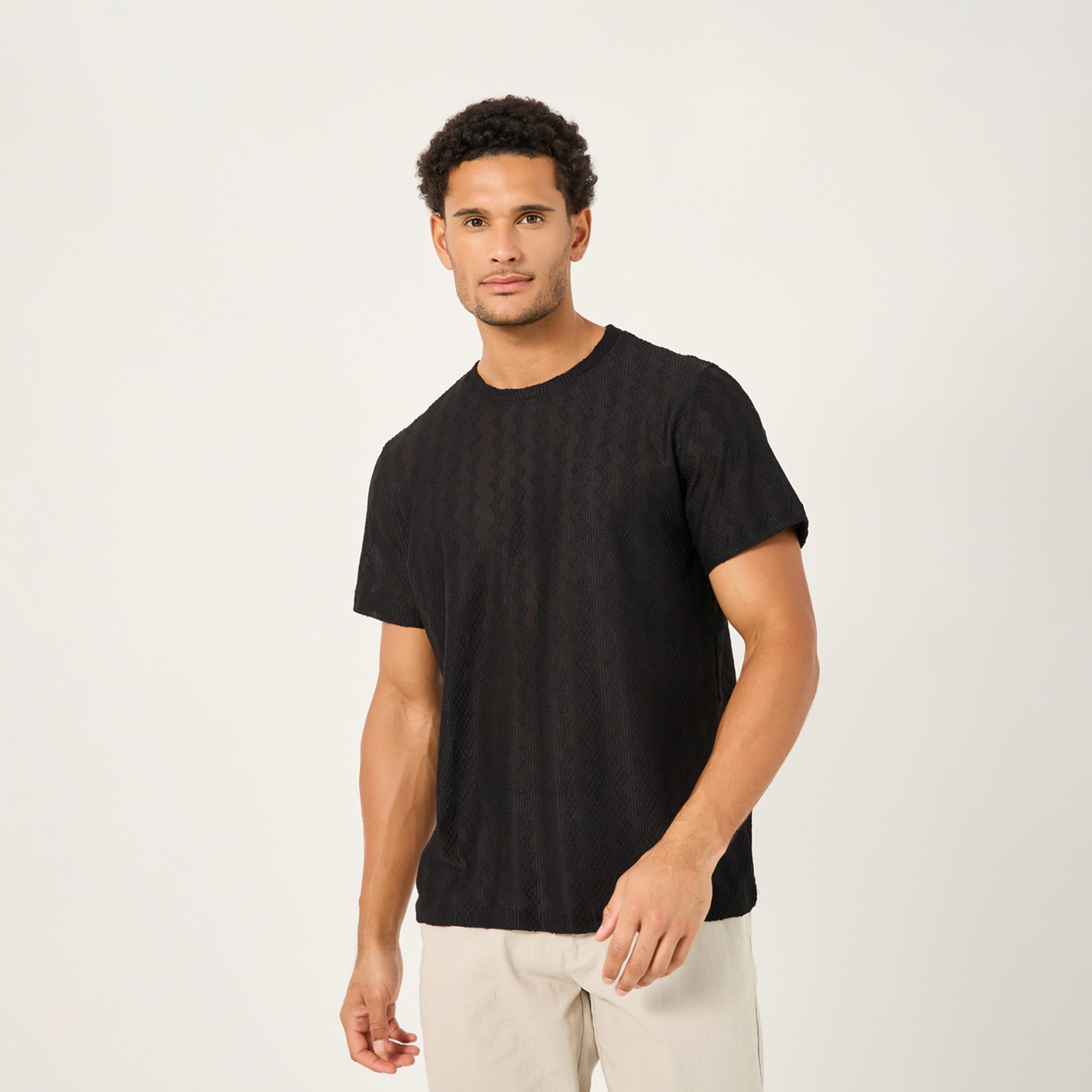 ستايلي - تي شيرت ذو رقبة دائرية بقصّة عادية وملمس منسوج-men-clothing-tshirtsandpolos-tshirts-image-1