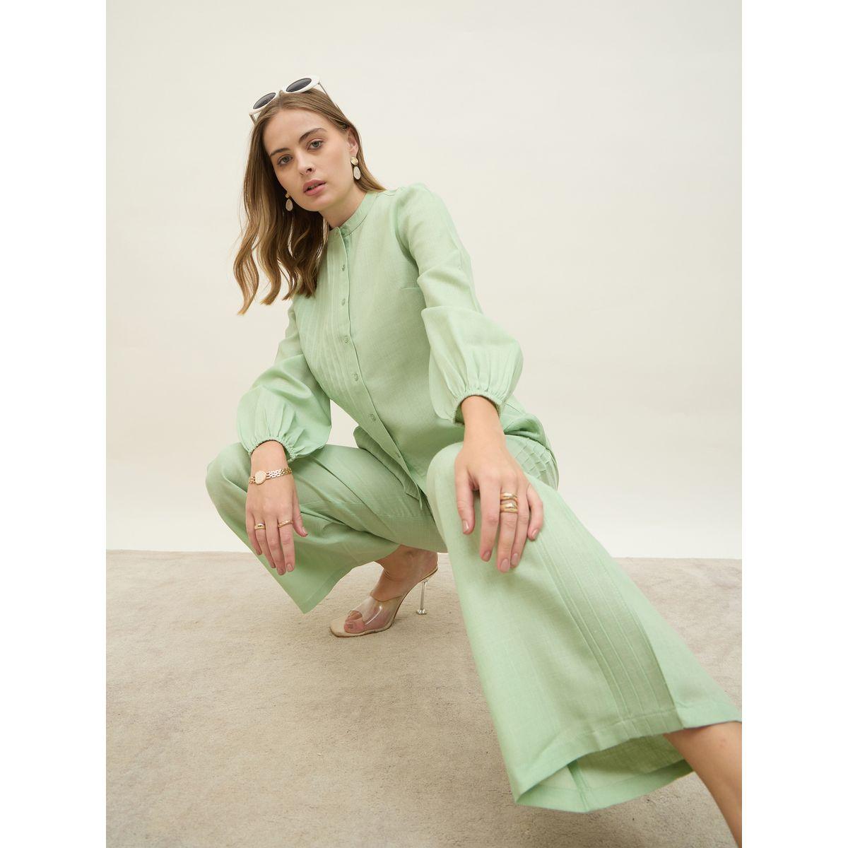 طقم منسق من بنطال وبلوزة بتفاصيل مدروزة-women-clothing-coordsets-image-6