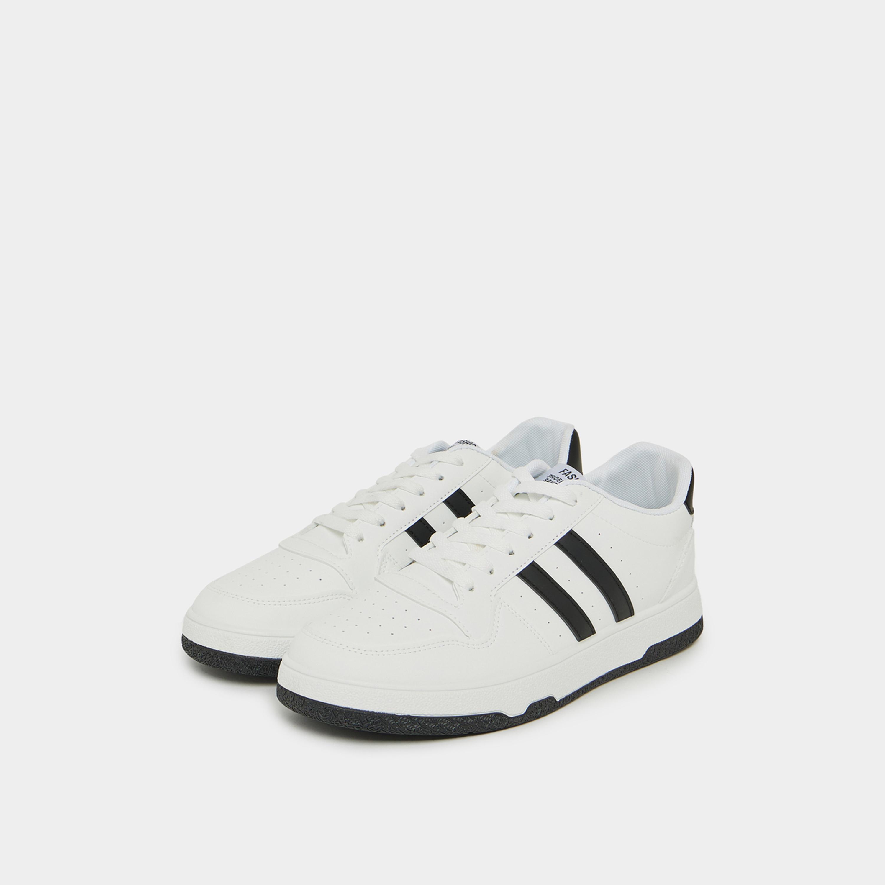 ستايلي - حذاء رياضي بياقة منخفضة ورباط وخطين-men-shoes-sneakers-image-2