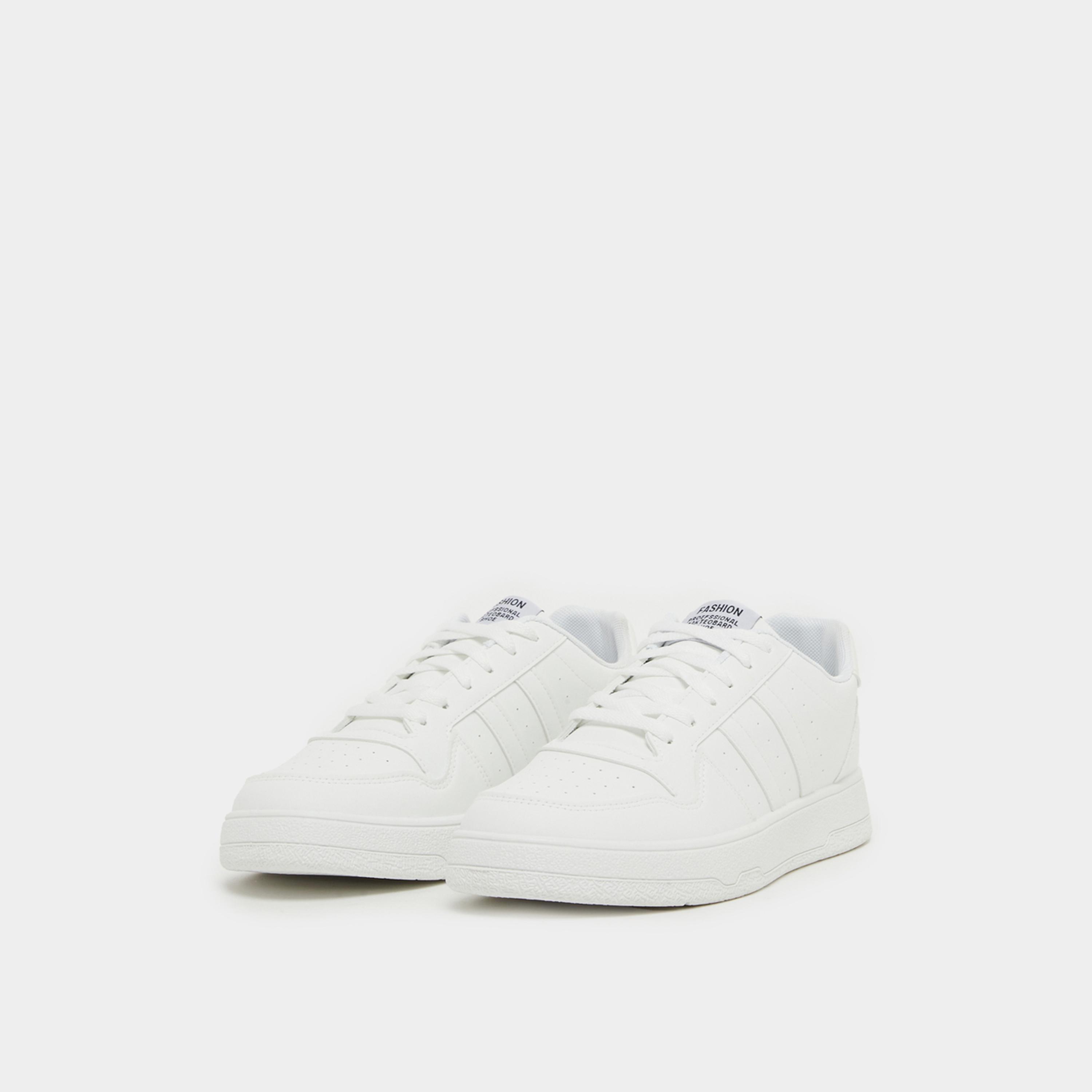 ستايلي - حذاء رياضي مخطط منخفض الرقبة برباط-men-shoes-sneakers-image-2