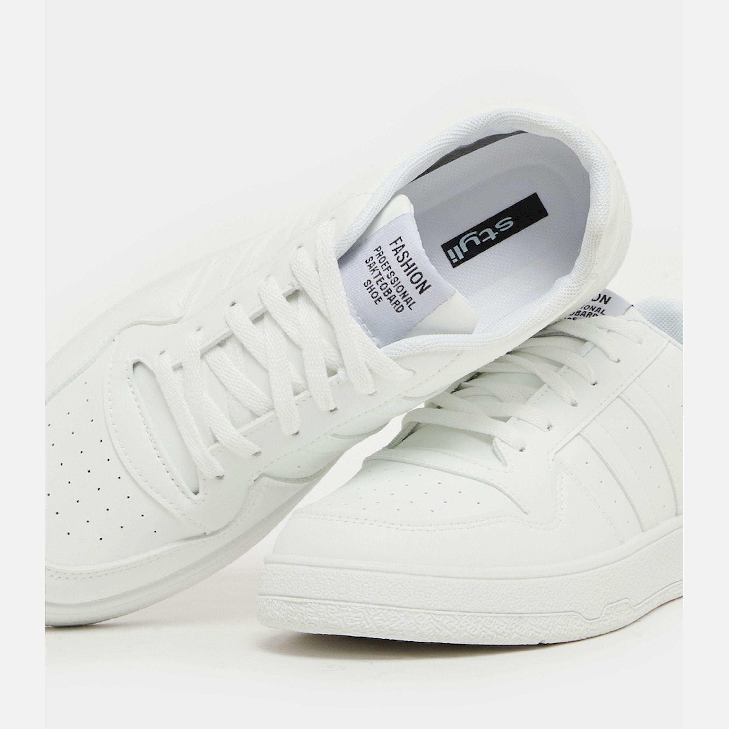 ستايلي - حذاء رياضي مخطط منخفض الرقبة برباط-men-shoes-sneakers-image-3