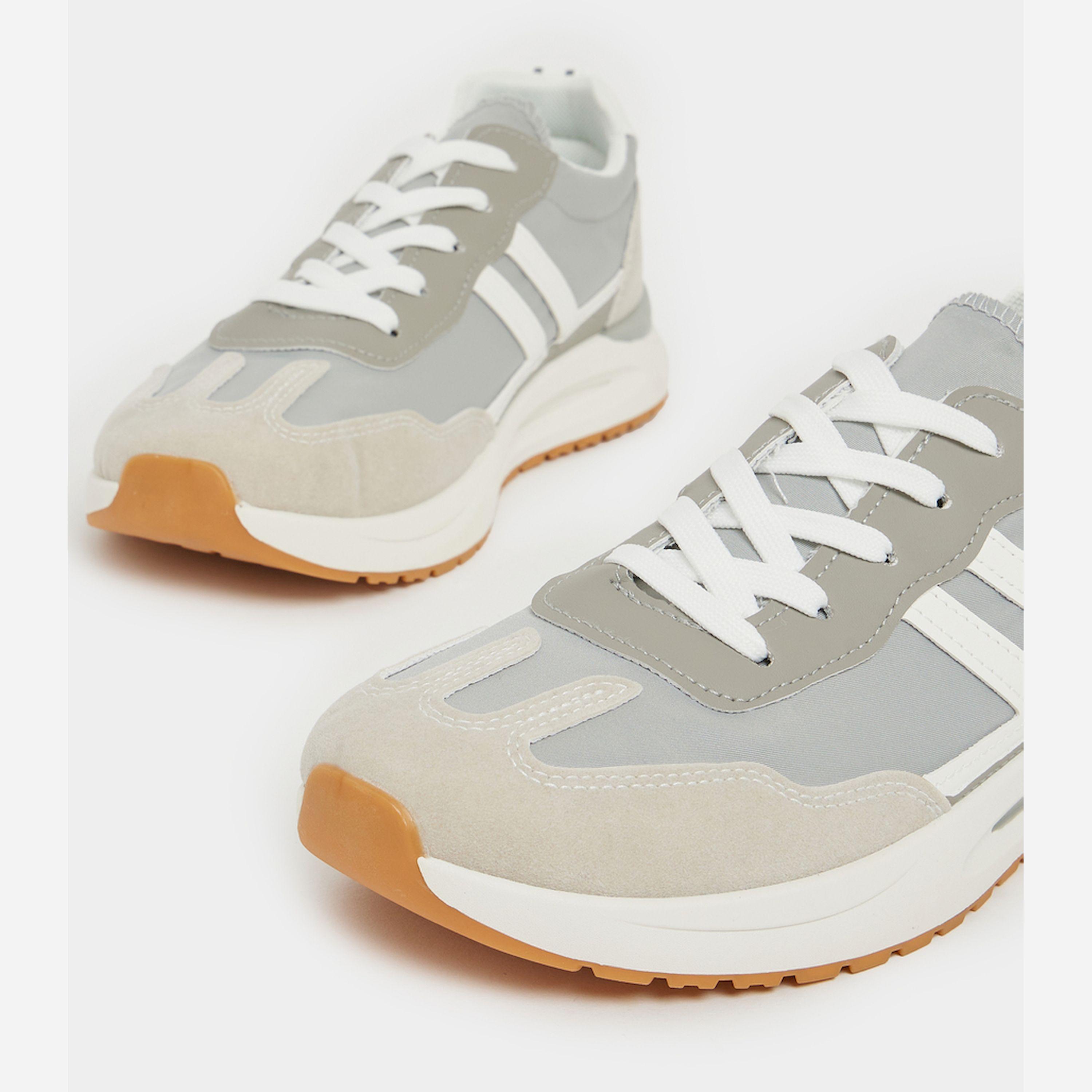 ستايلي - حذاء رياضي خفيف الوزن برباط بألوان متباينة-men-shoes-sneakers-image-3