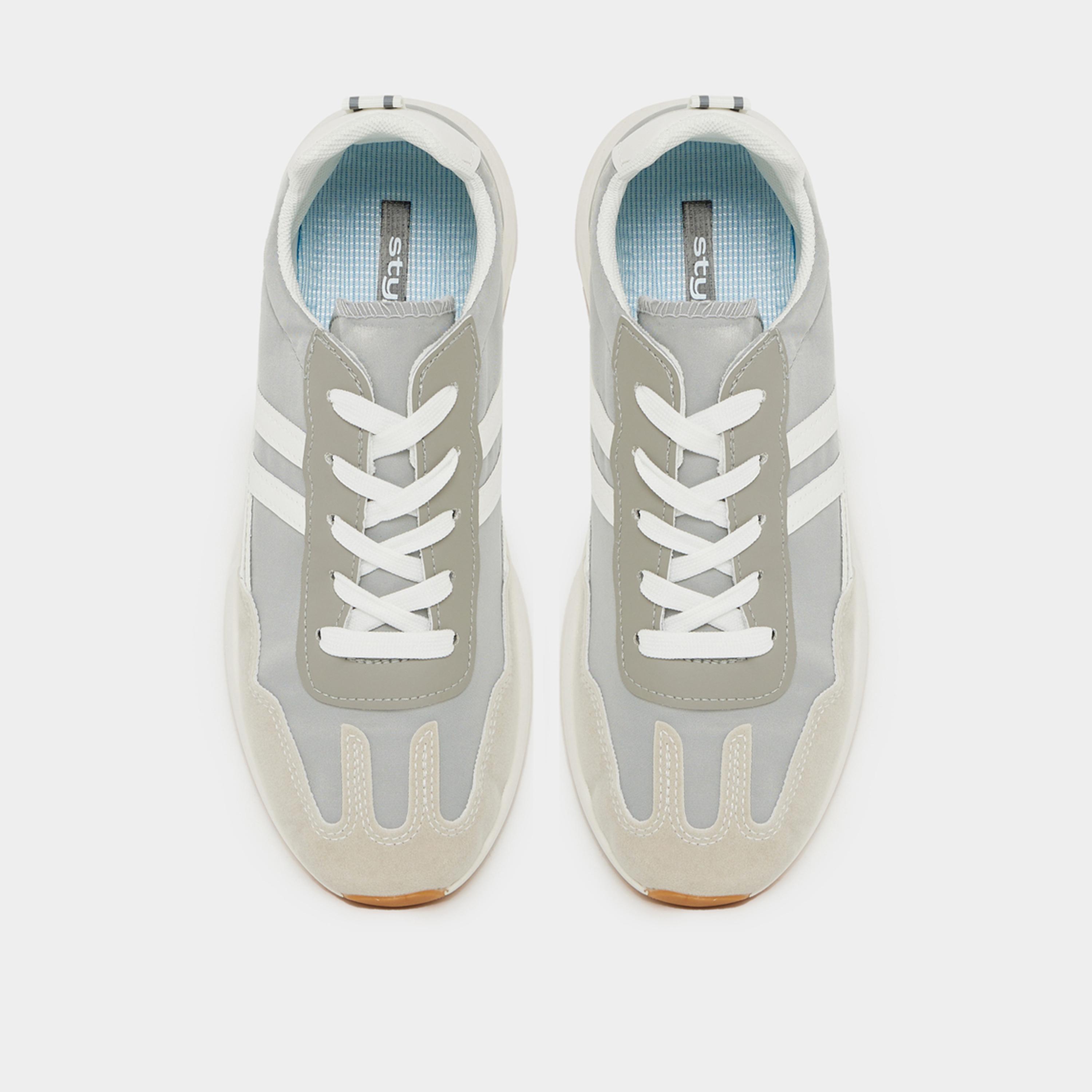 ستايلي - حذاء رياضي خفيف الوزن برباط بألوان متباينة-men-shoes-sneakers-image-5