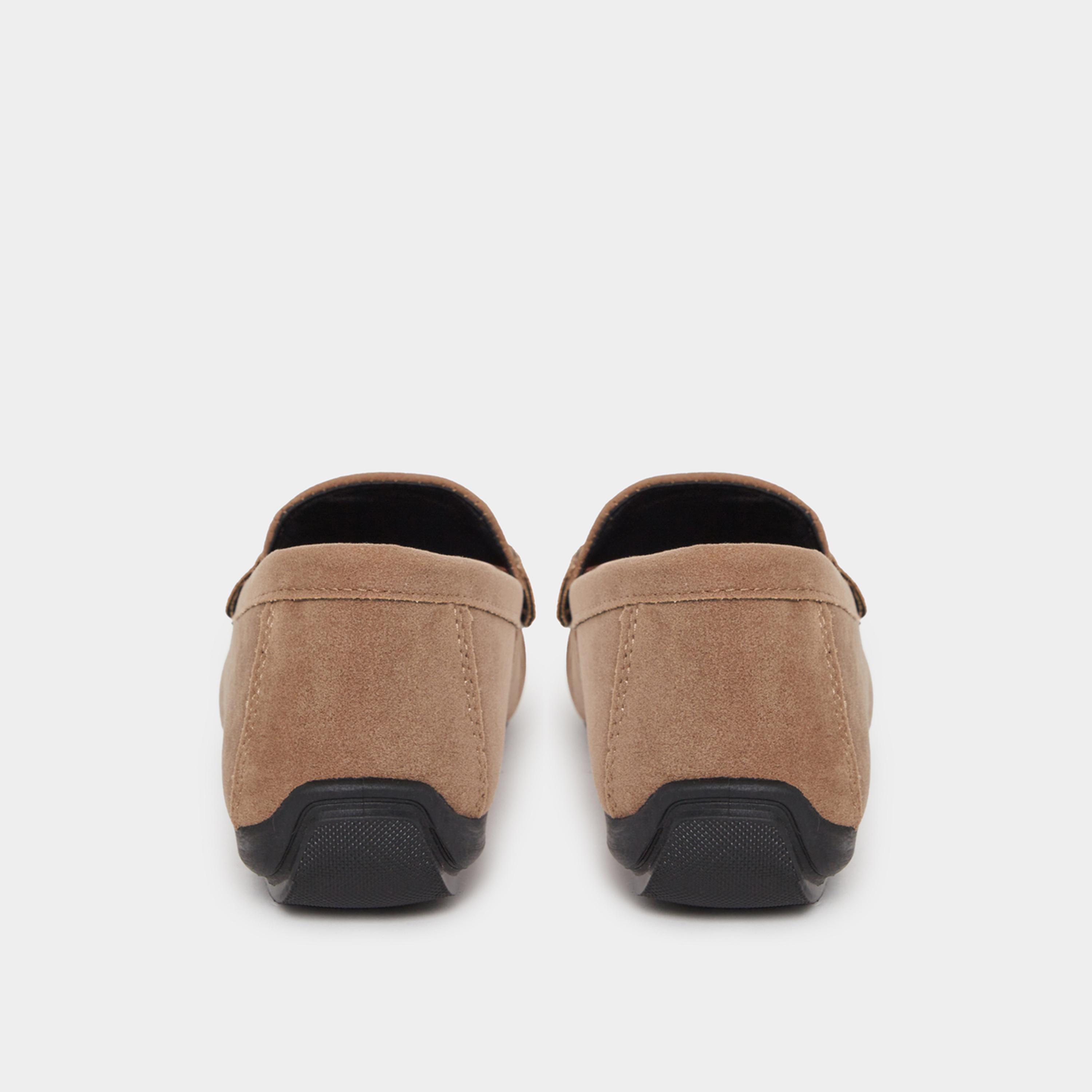 Styli Solid Slip-On Loafers-men-shoes-loafersandmoccasins-image-4