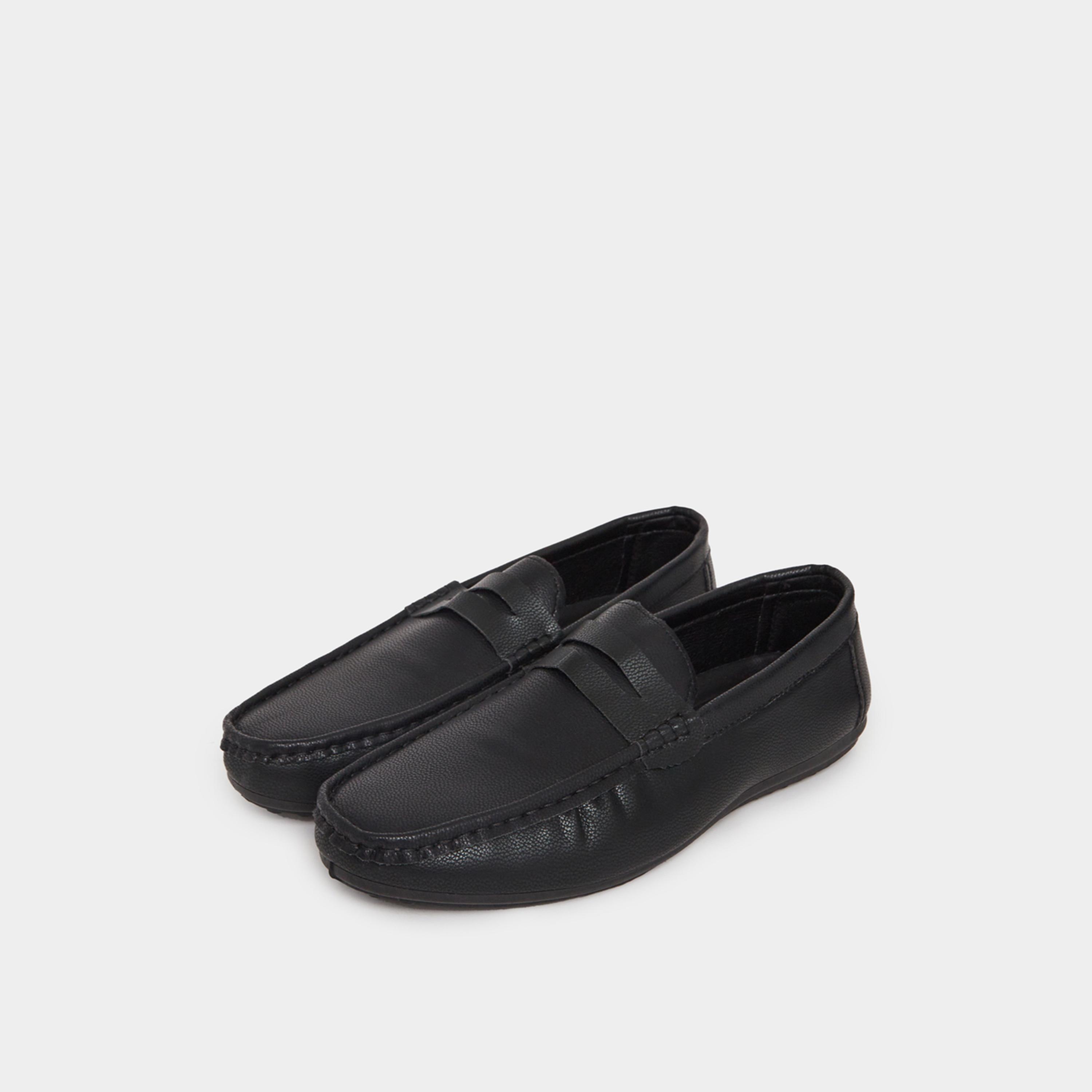 Styli Solid Slip-On Loafers-men-shoes-loafersandmoccasins-image-2