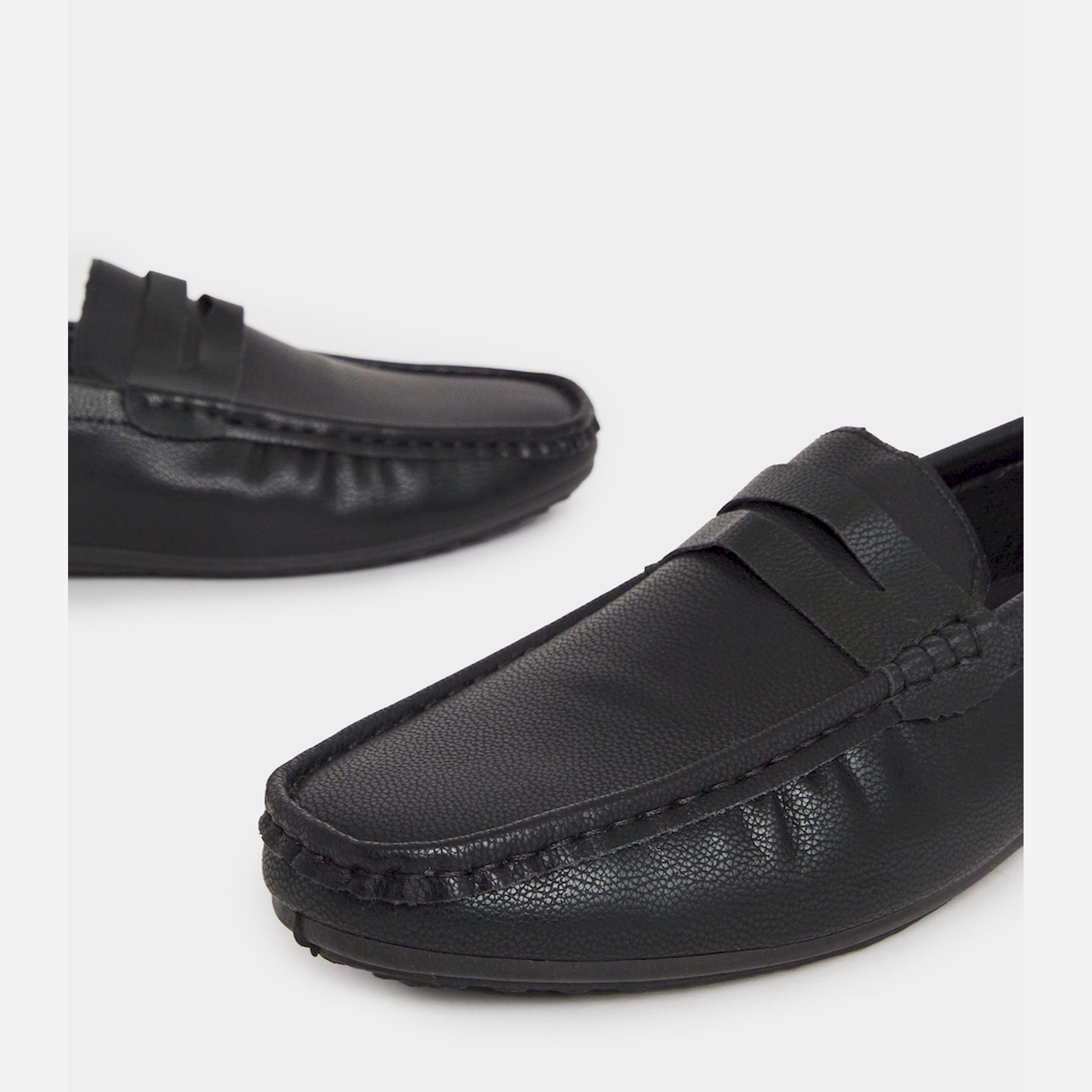 Styli Solid Slip-On Loafers-men-shoes-loafersandmoccasins-image-3