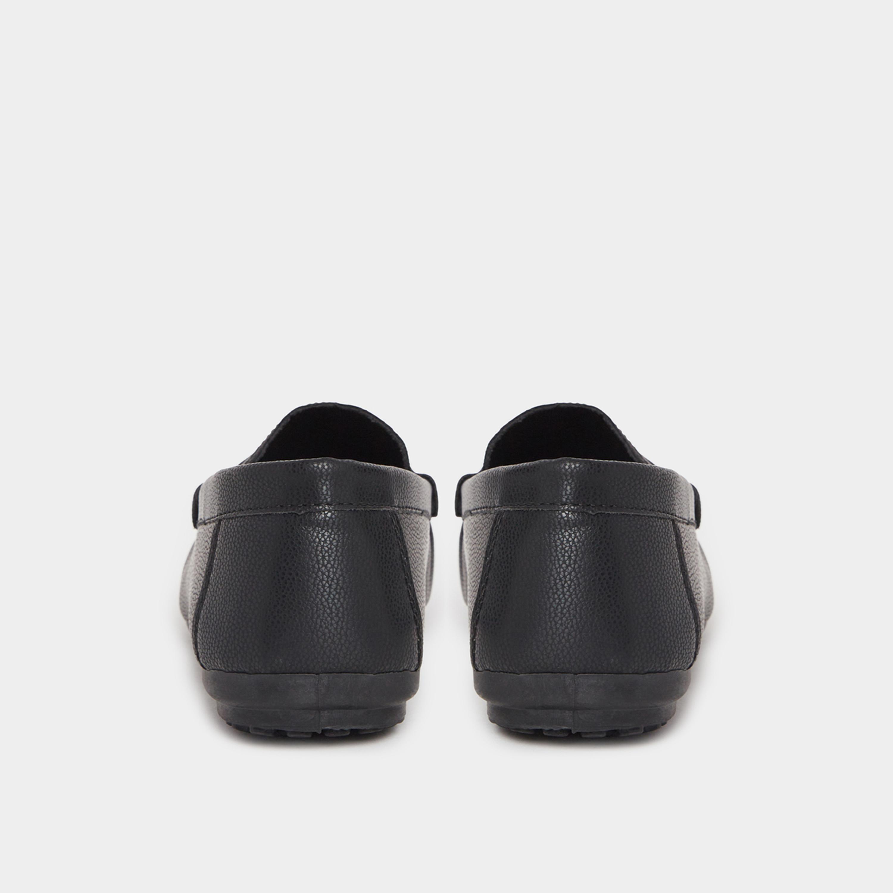 Styli Solid Slip-On Loafers-men-shoes-loafersandmoccasins-image-4