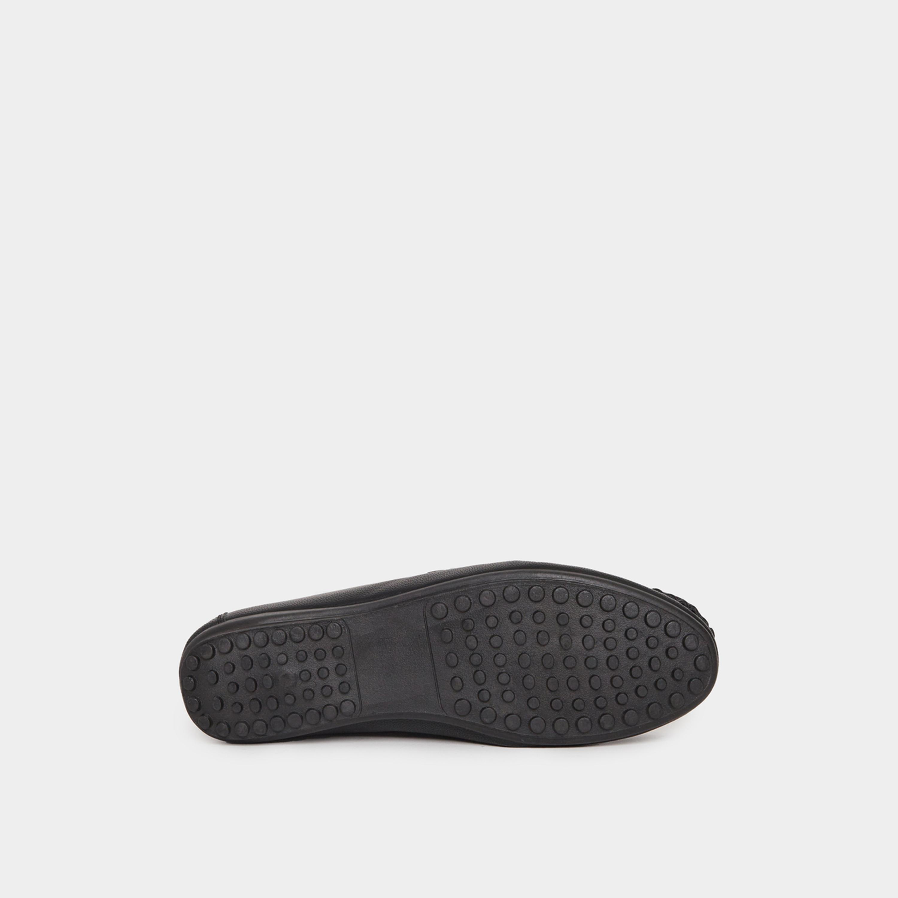Styli Solid Slip-On Loafers-men-shoes-loafersandmoccasins-image-6