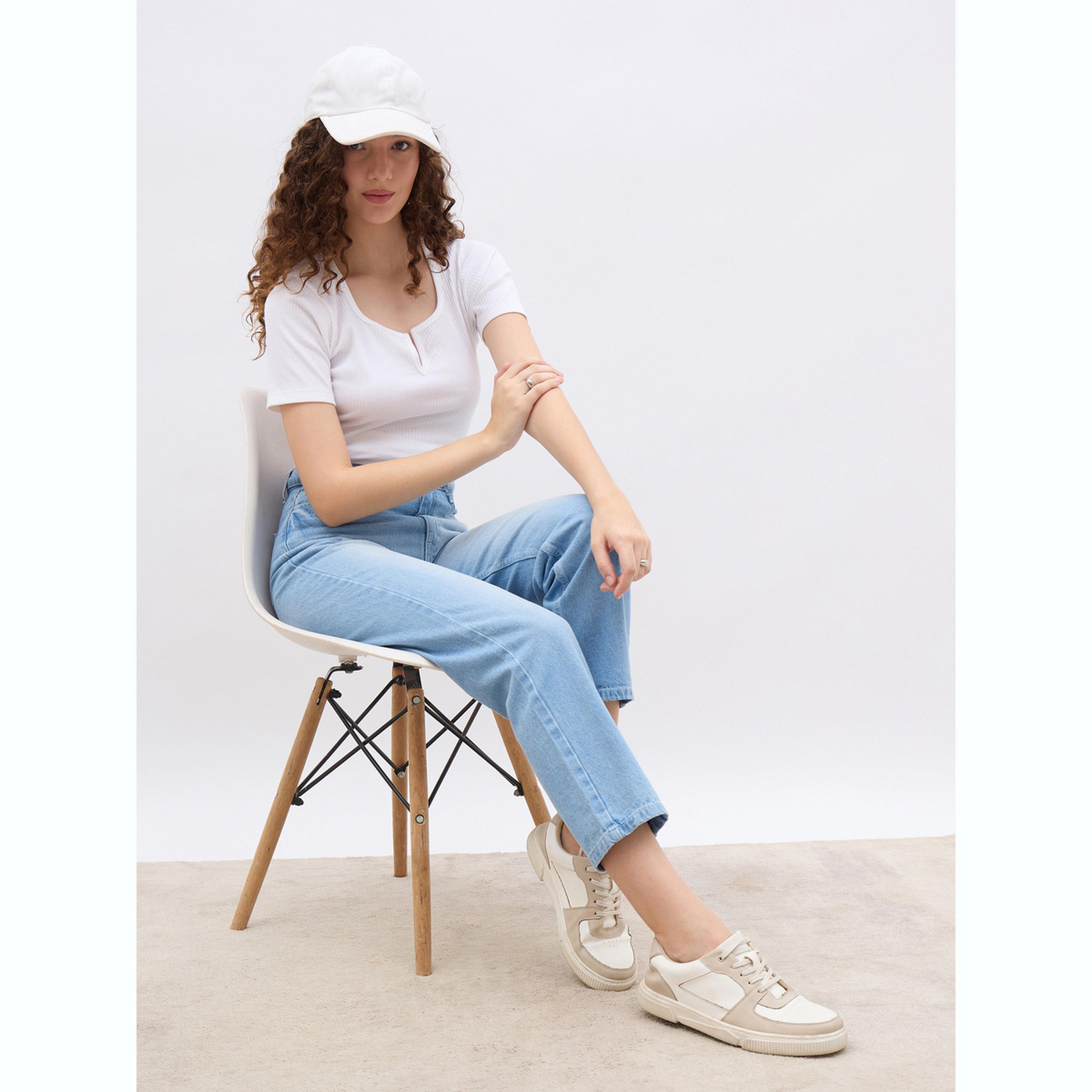 جينز بقصة مستقيمة وتفاصيل باهتة مع خصر عالي-women-clothing-bottoms-jeans-image-5