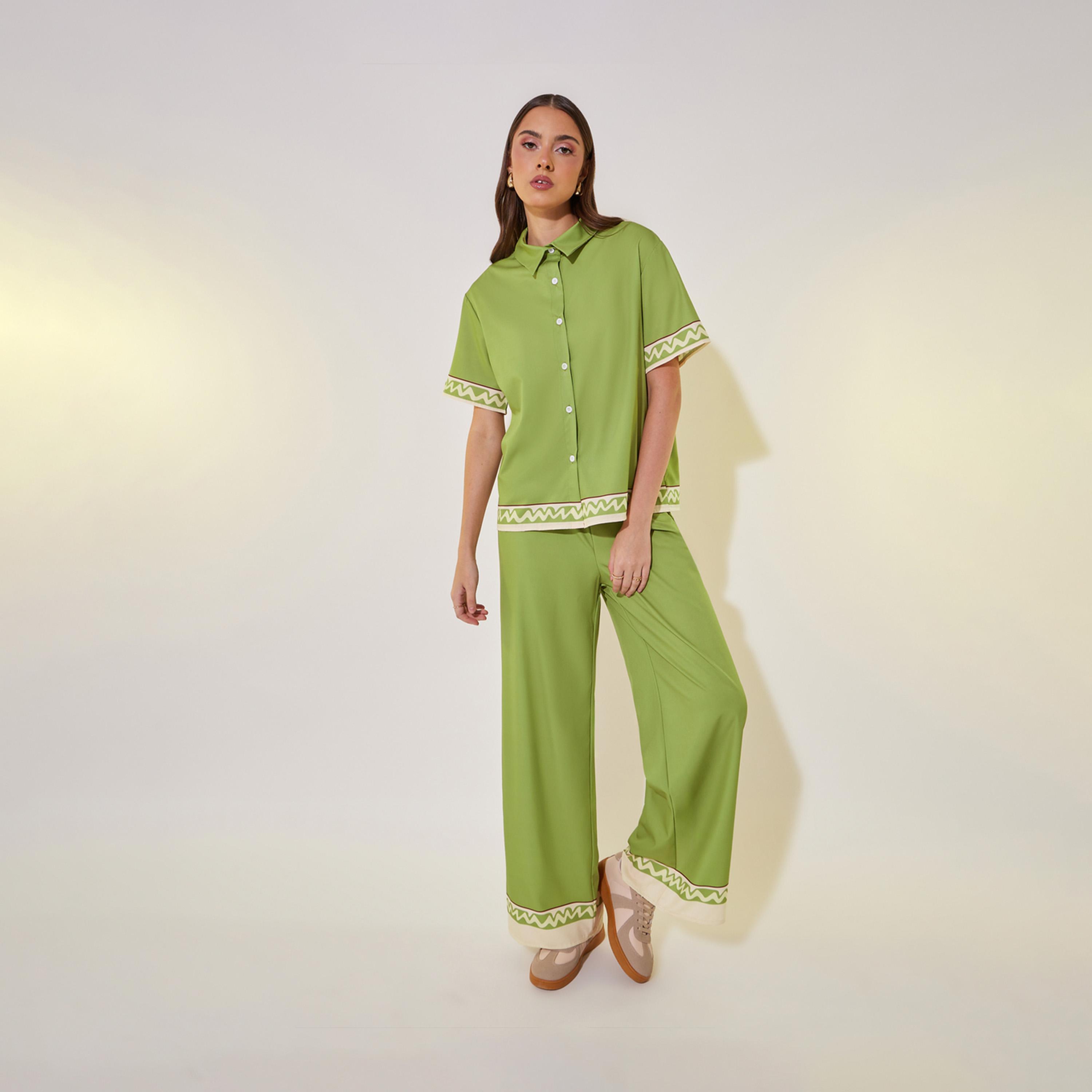 طقم منسق من بنطال وبلوزة بأكمام قصيرة-women-clothing-coordsets-image-2