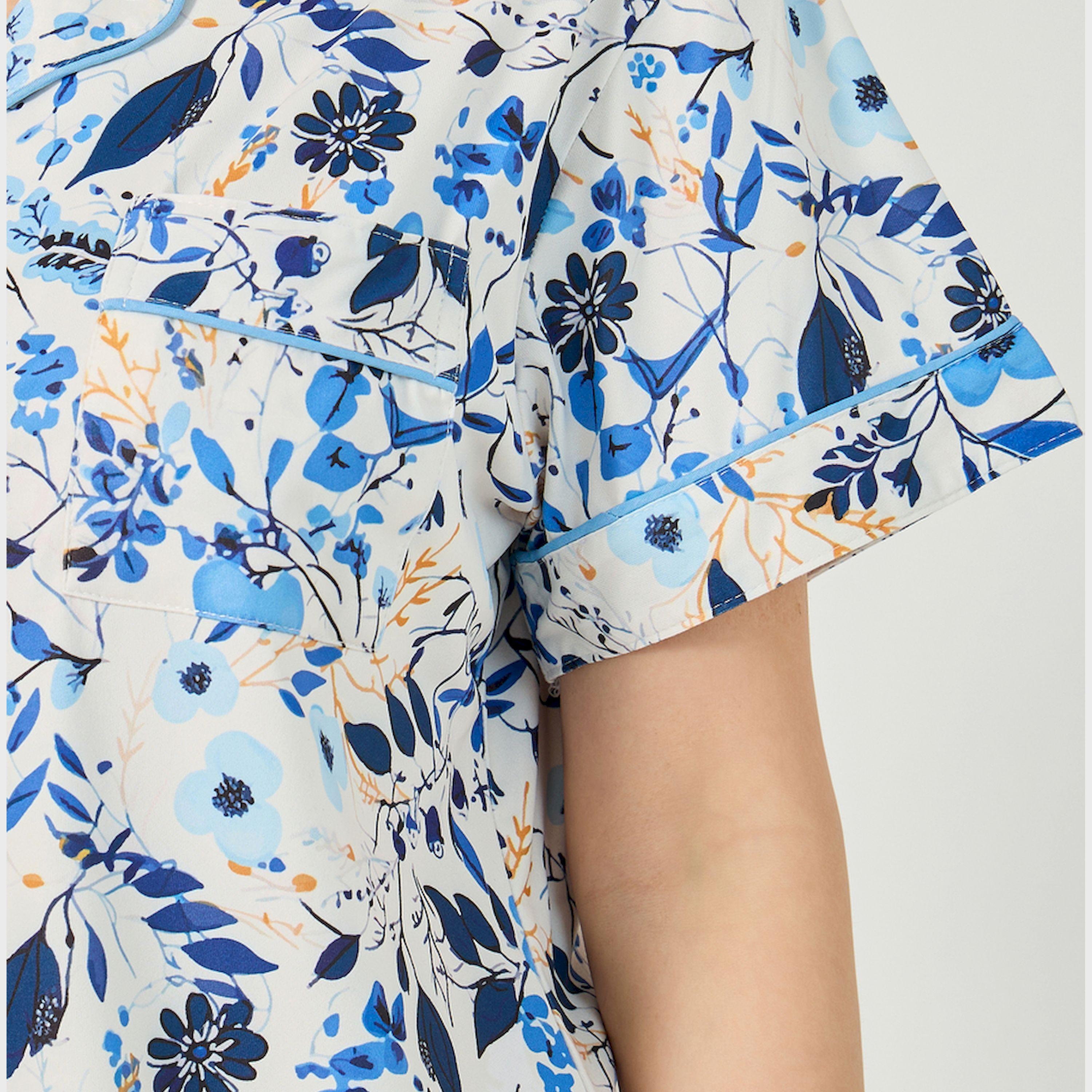 ستايلي - طقم بيجامة من قميص وشورت ساتان بطبعة زهور بالكامل-women-clothing-nightwear-pyjamas-shortsets-image-3