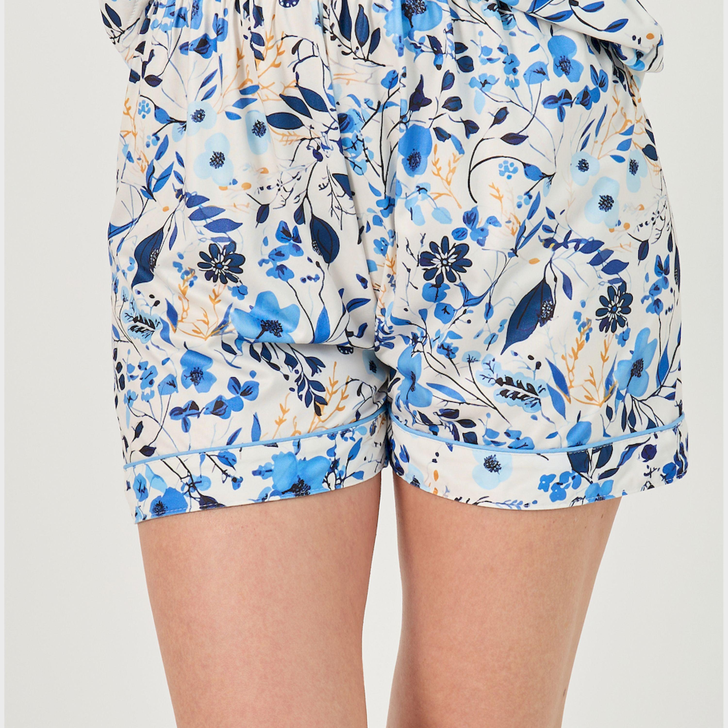 ستايلي - طقم بيجامة من قميص وشورت ساتان بطبعة زهور بالكامل-women-clothing-nightwear-pyjamas-shortsets-image-4