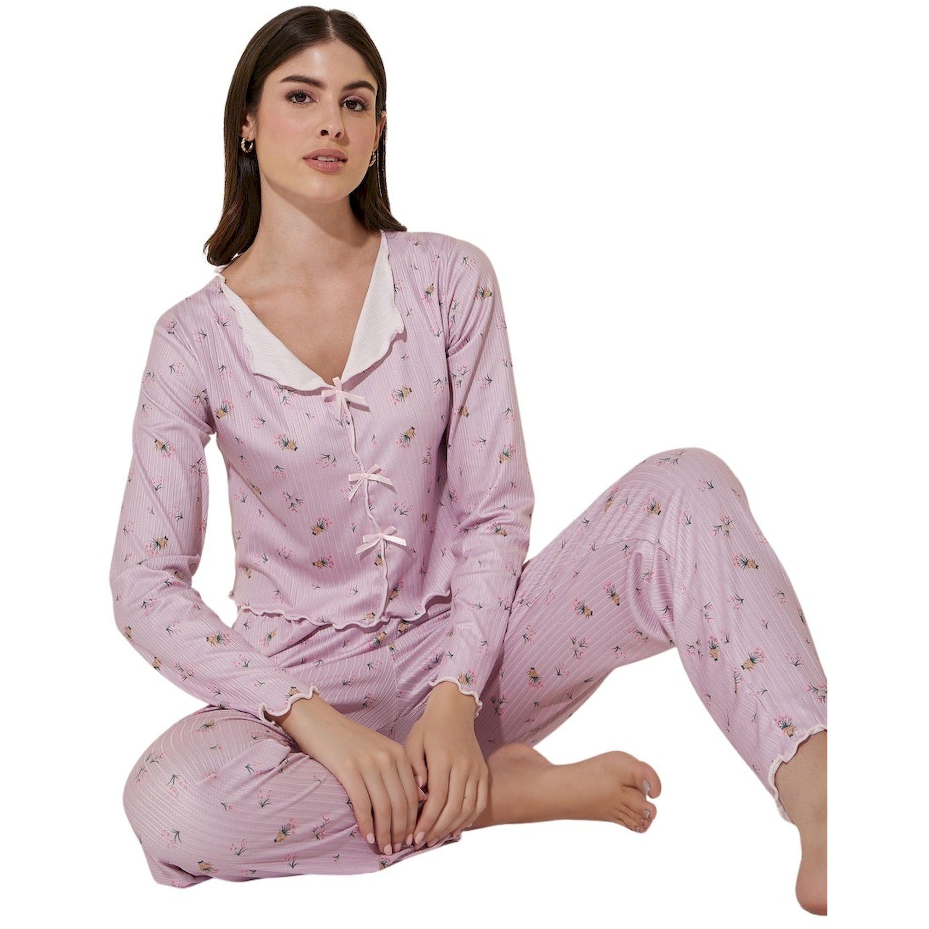 ستايلي - طقم بنطال بيجامة وقميص مضلع بطبعة زهور وحافة متعرجة-women-clothing-nightwear-pyjamas-longsets-image-1