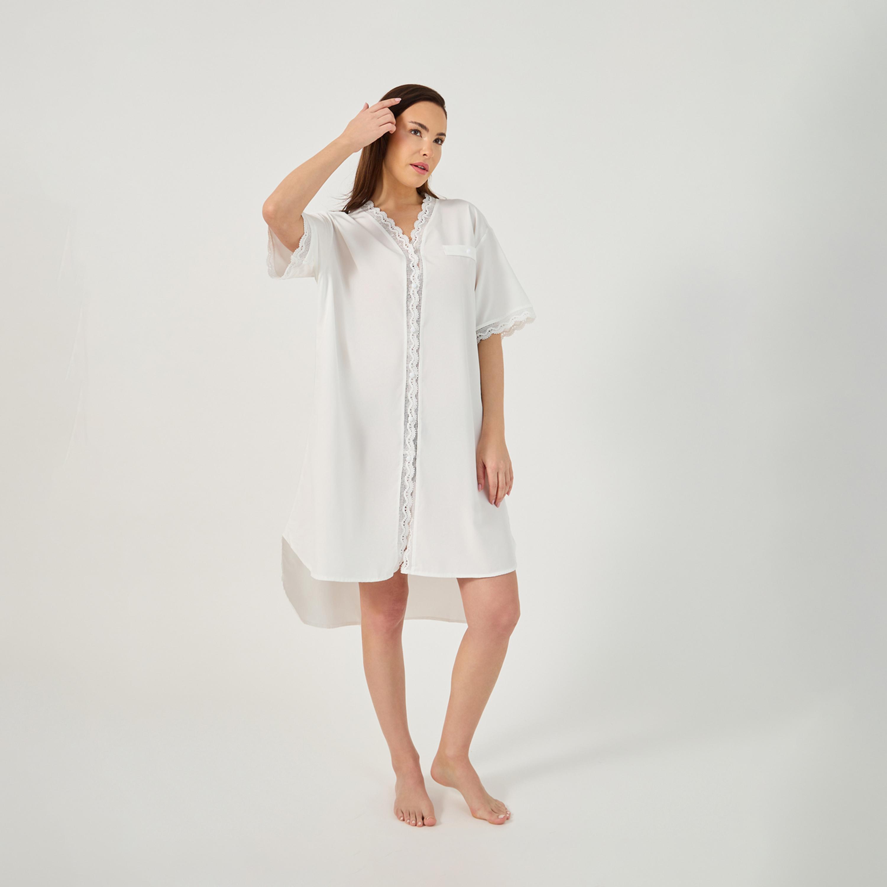ستايلي - قميص نوم بحواف دانتيل متعرجة وتفاصيل أزرار-women-clothing-nightwear-nighties-image-2