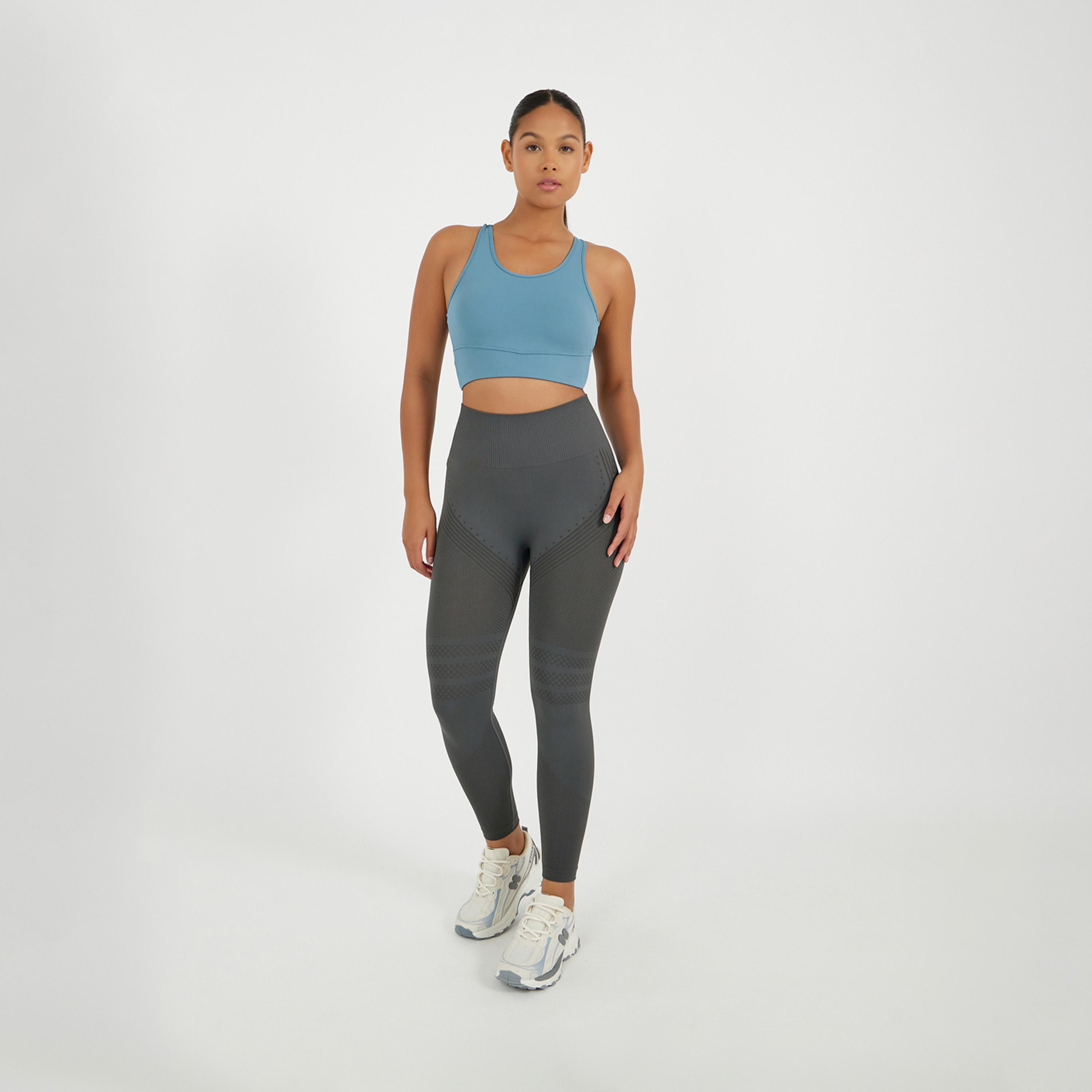 ستايلي - حمالة صدر رياضية متوسطة التأثير بتفاصيل فتحة على الظهر-women-clothing-sportswearandactivewear-sportsbras-image-2