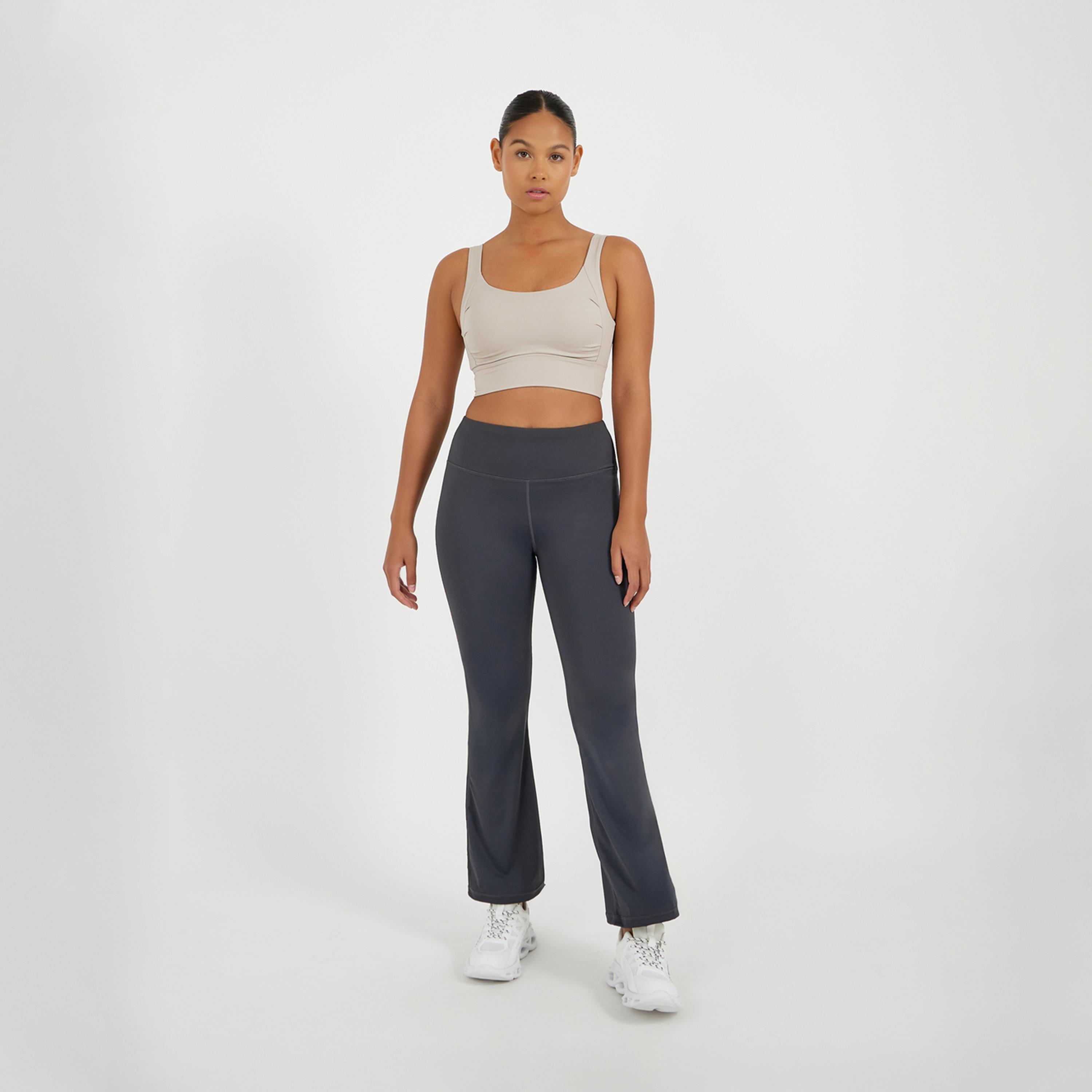 ستايلي - حمالة صدر رياضية بتصميم سادة بفتحة رقبة دائرية-women-clothing-sportswearandactivewear-sportsbras-image-2