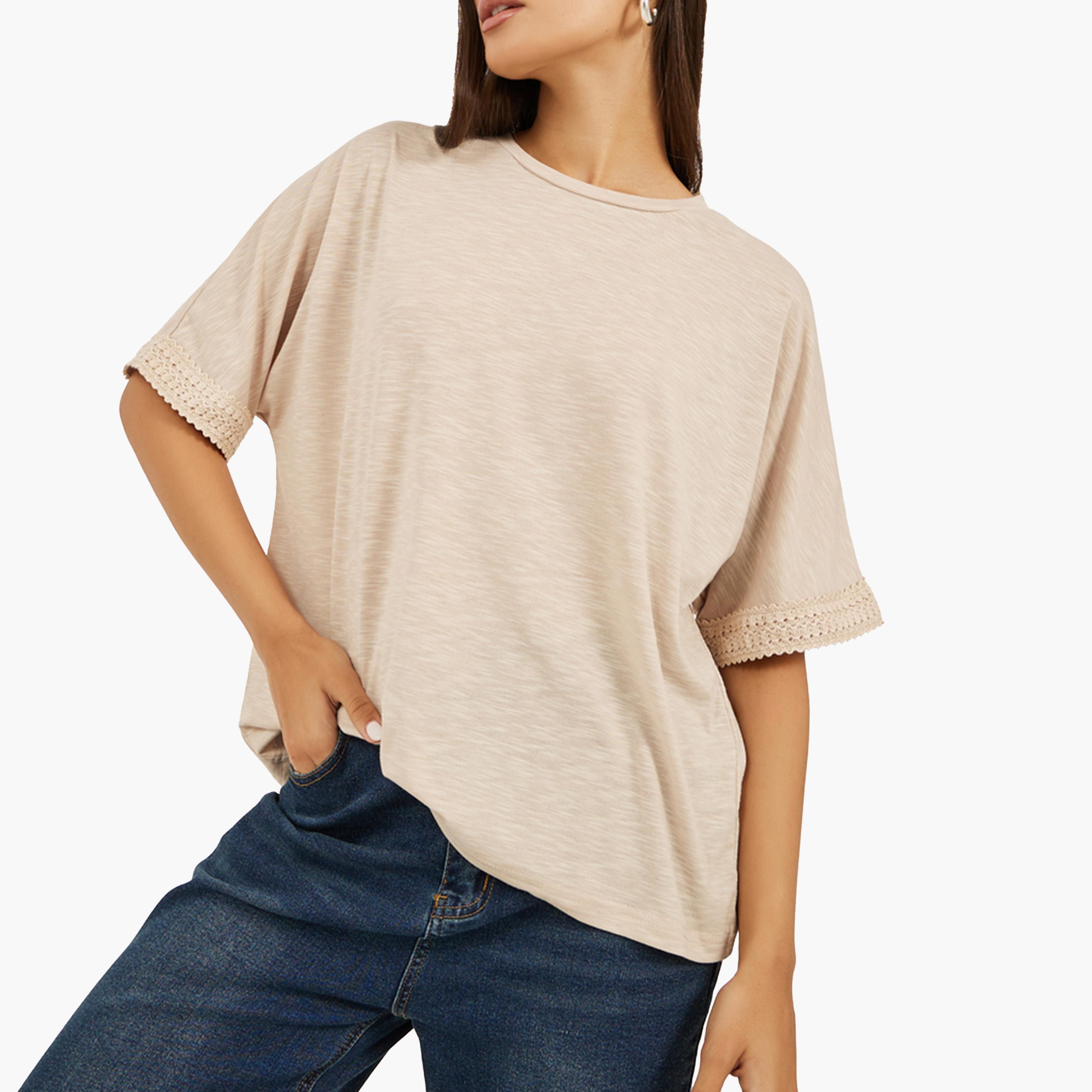 ستايلي - تي شيرت مربع بأكمام قصيرة وتفاصيل من الدانتيل-women-clothing-tshirts-image-2