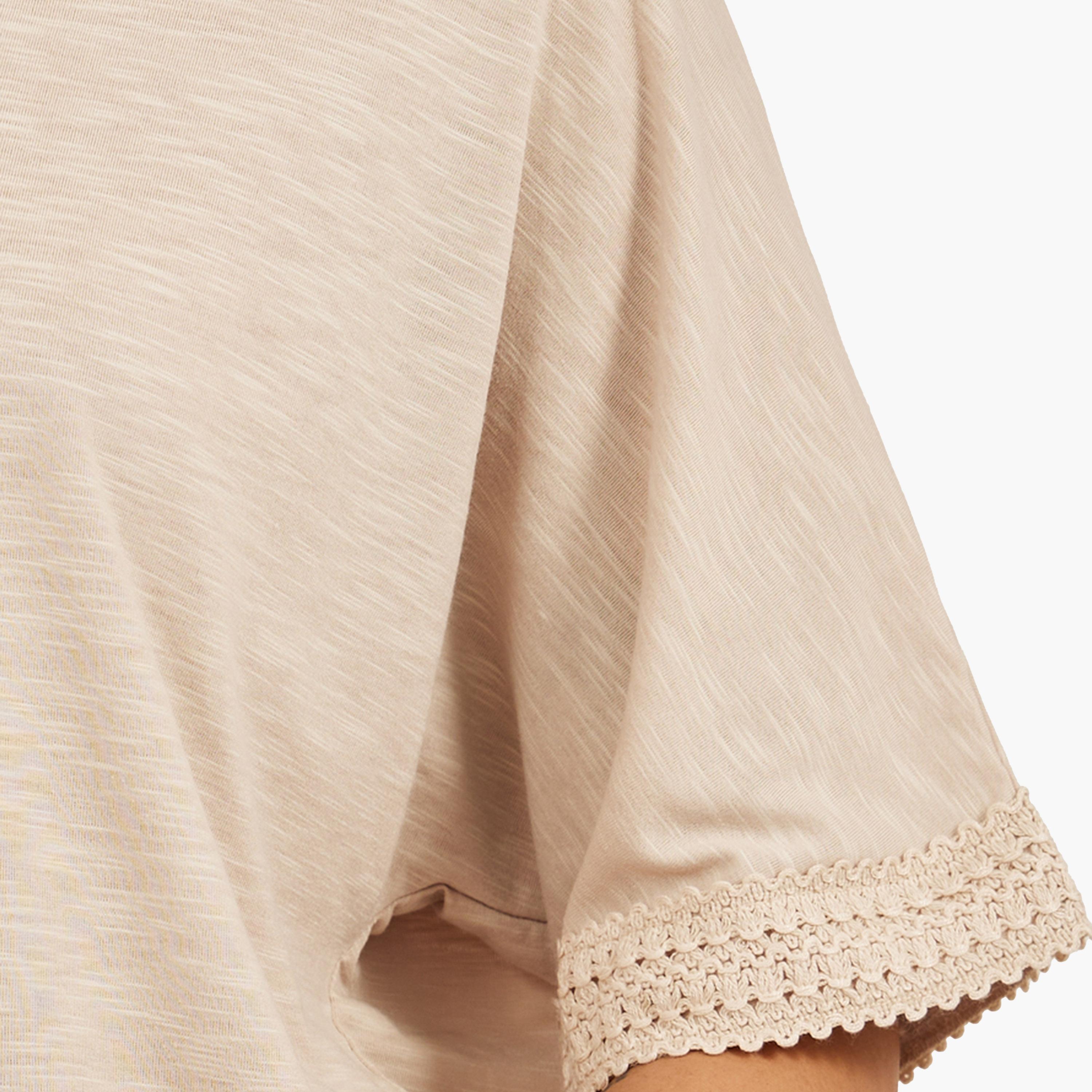 ستايلي - تي شيرت مربع بأكمام قصيرة وتفاصيل من الدانتيل-women-clothing-tshirts-image-4