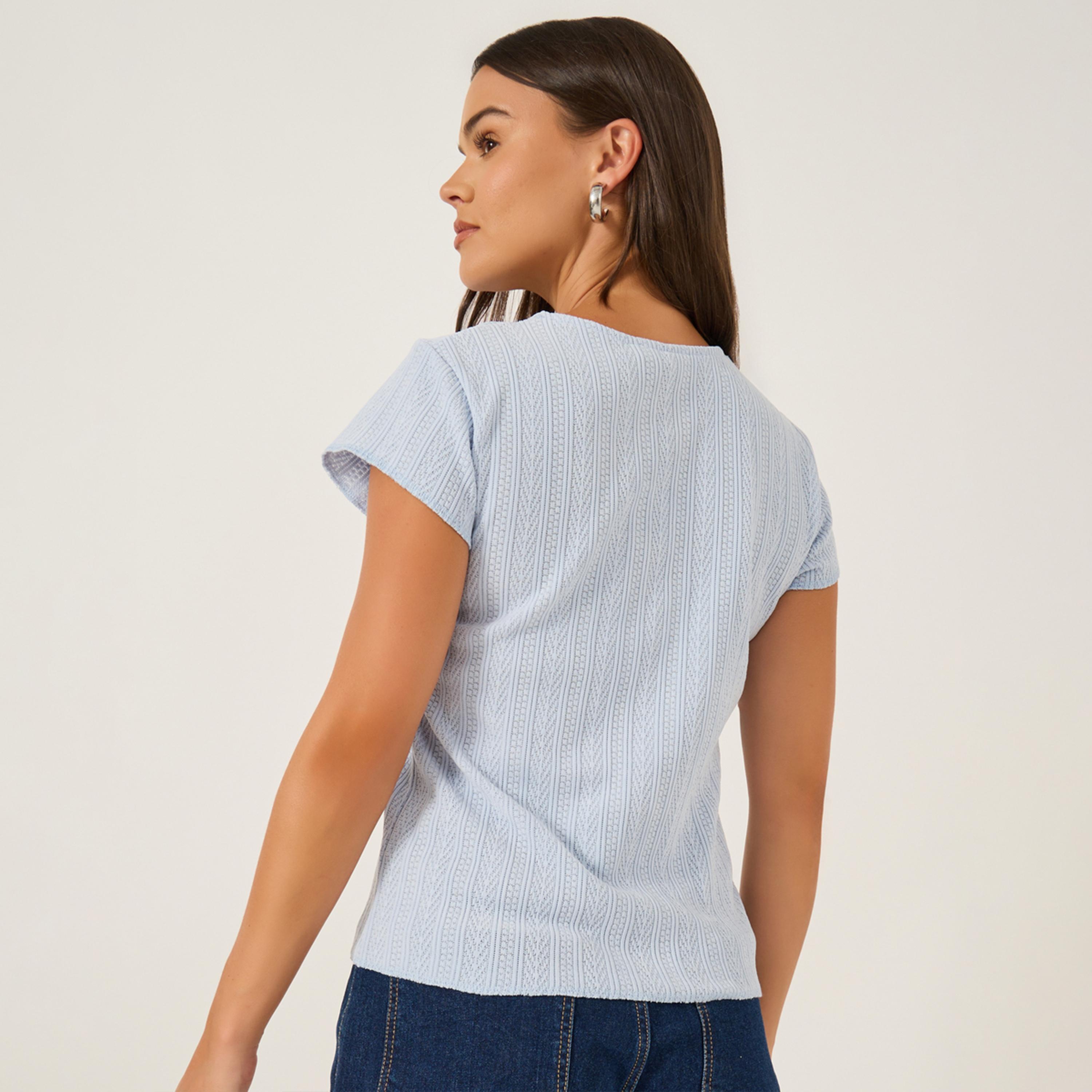 ستايلي - تي شيرت بأكمام طويلة وأزرار وقصة ملائمة للجسم-women-clothing-tshirts-image-4