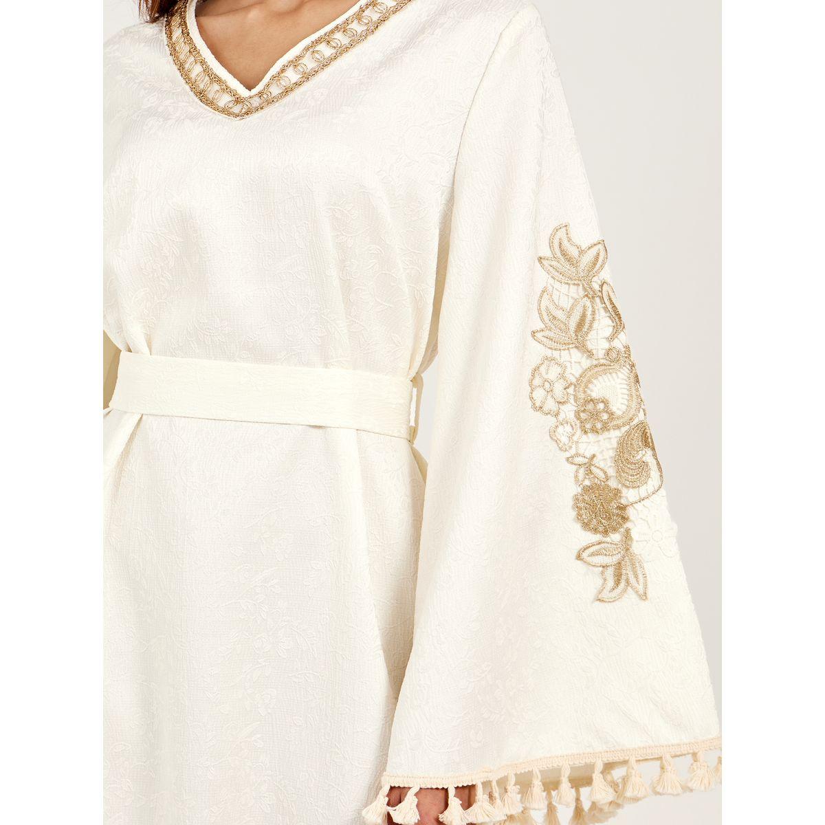 جلابية جاكار بتفاصيل مُطرّزة ودانتيل-women-arabicclothing-jalabiyas-image-4