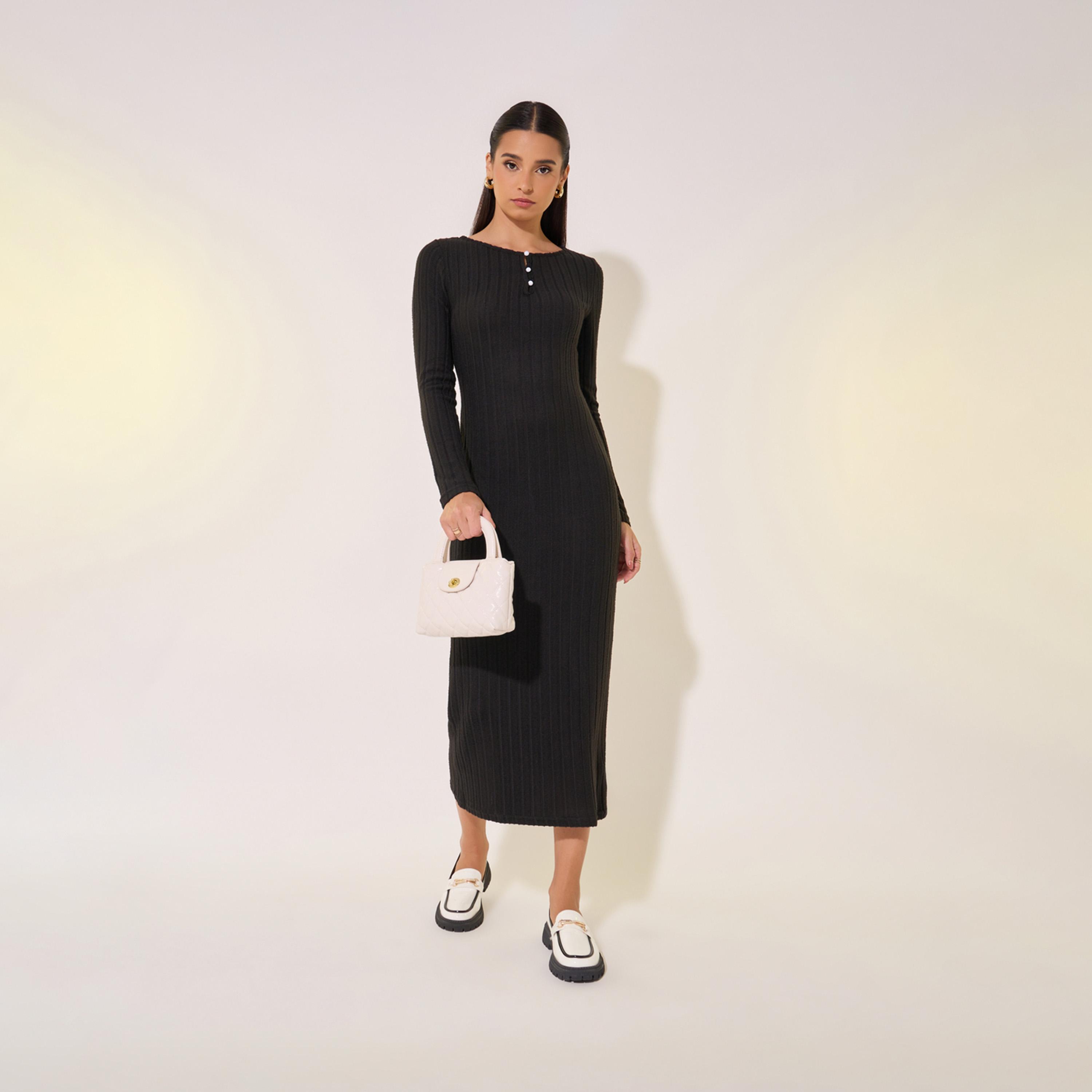 فستان ميدي محبوك بياقة دائرية مع تفاصيل أزرار-women-clothing-dresses-image-2