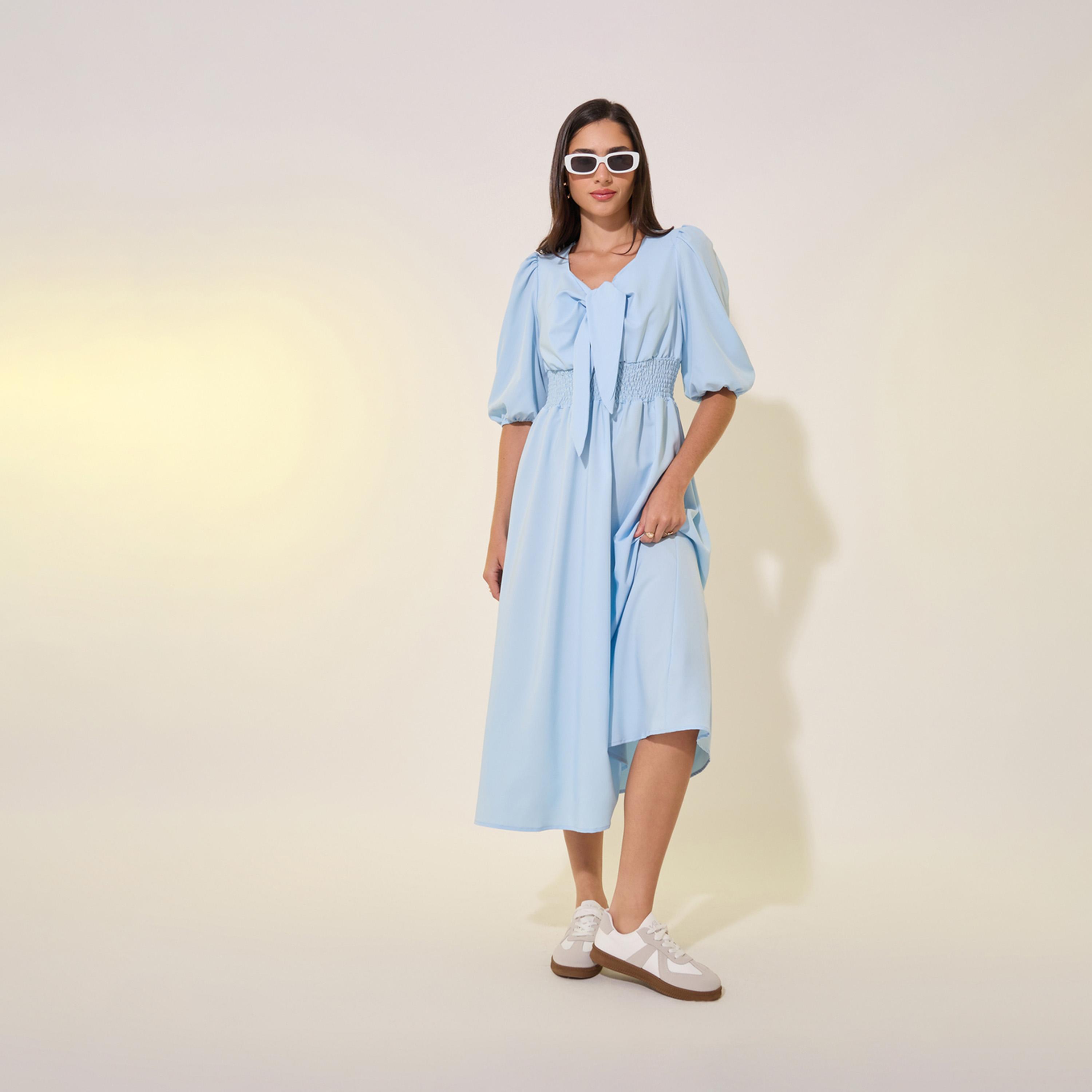 فستان ميدي سادة بأكمام منفوخة وياقة بأربطة-women-clothing-dresses-image-1