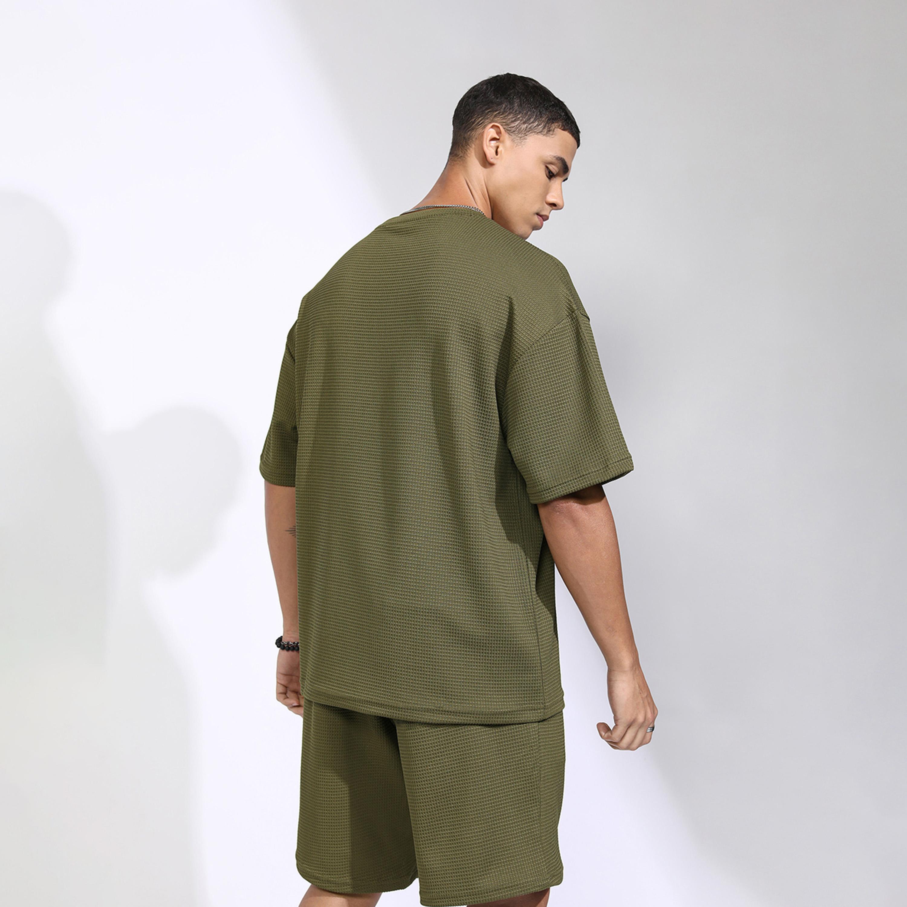 هايلاندر × ستايلي - تي شيرت ذو رقبة مستديرة بتصميم ذاتي مع شورت-men-clothing-coordsets-image-3