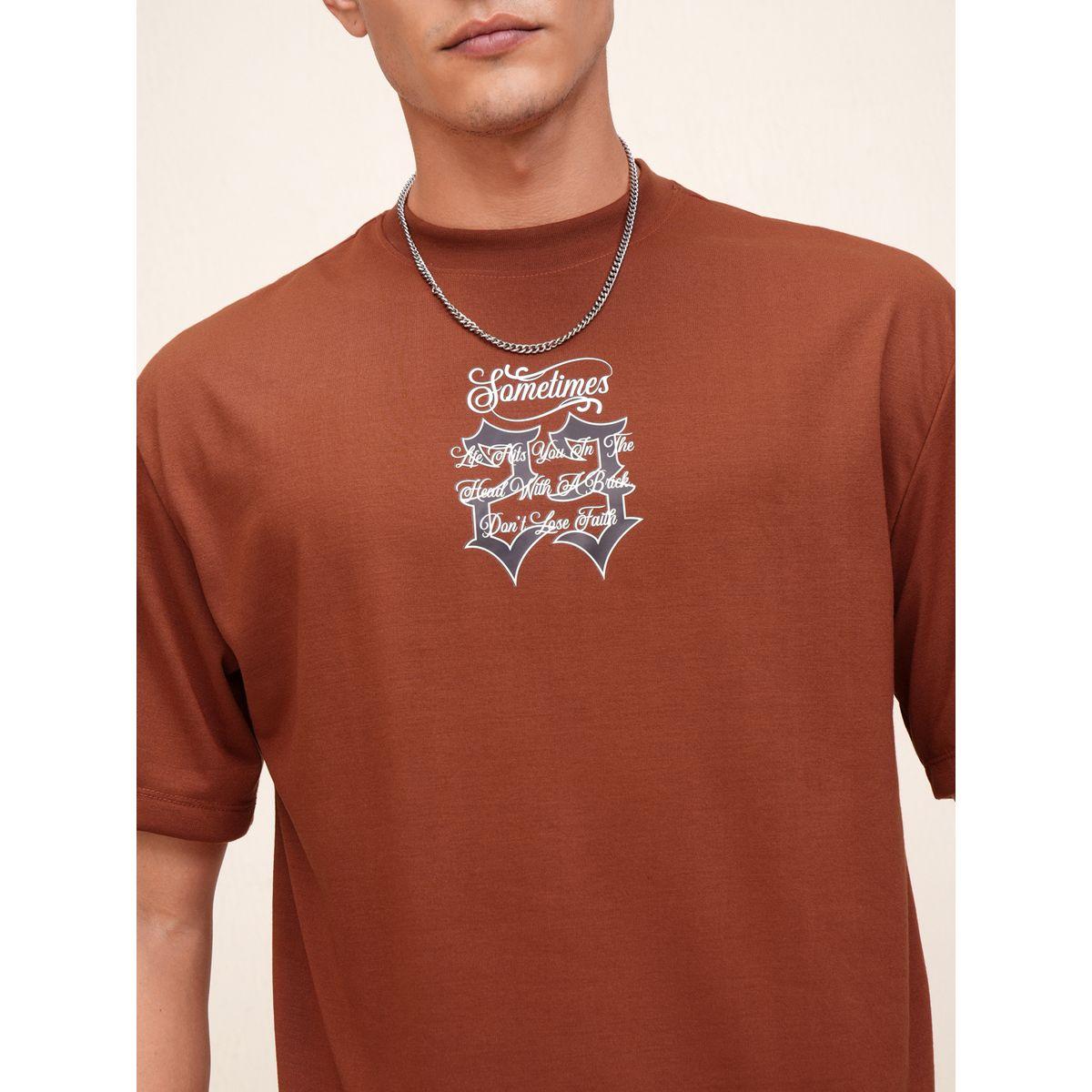 تيشيرت بقصة عادية وياقة دائرية مع طبعة جرافيك هايلاندر × ستايلي-men-clothing-tshirtsandpolos-tshirts-image-5
