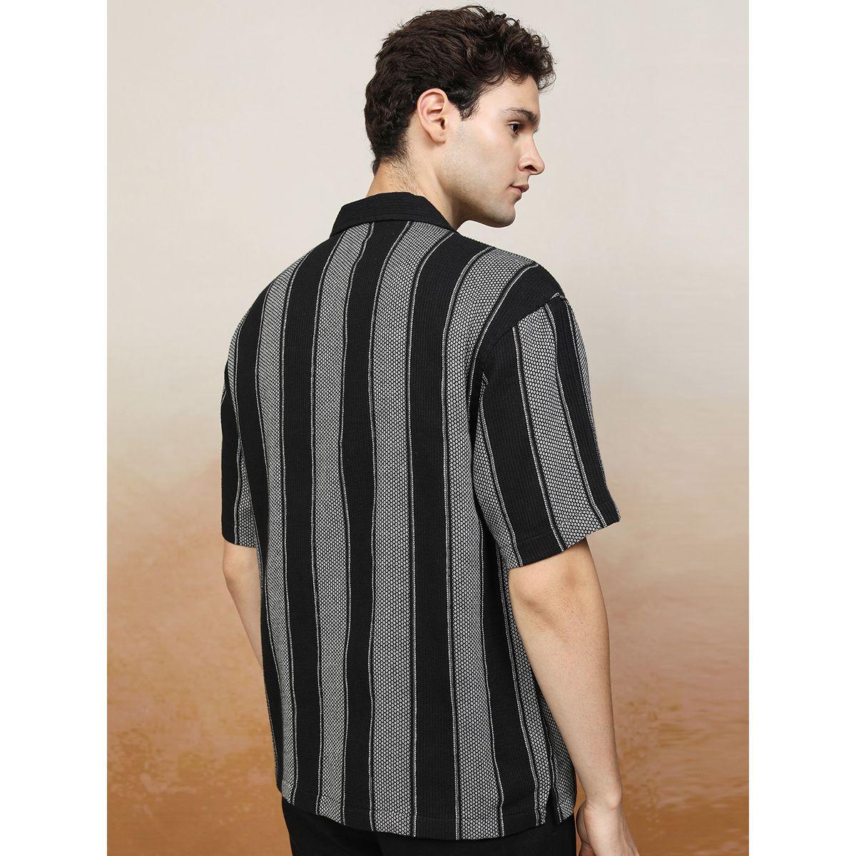 قميص بقصة مريحة وتفاصيل بارزة الملمس هايلاندر × ستايلي-men-clothing-shirts-image-3