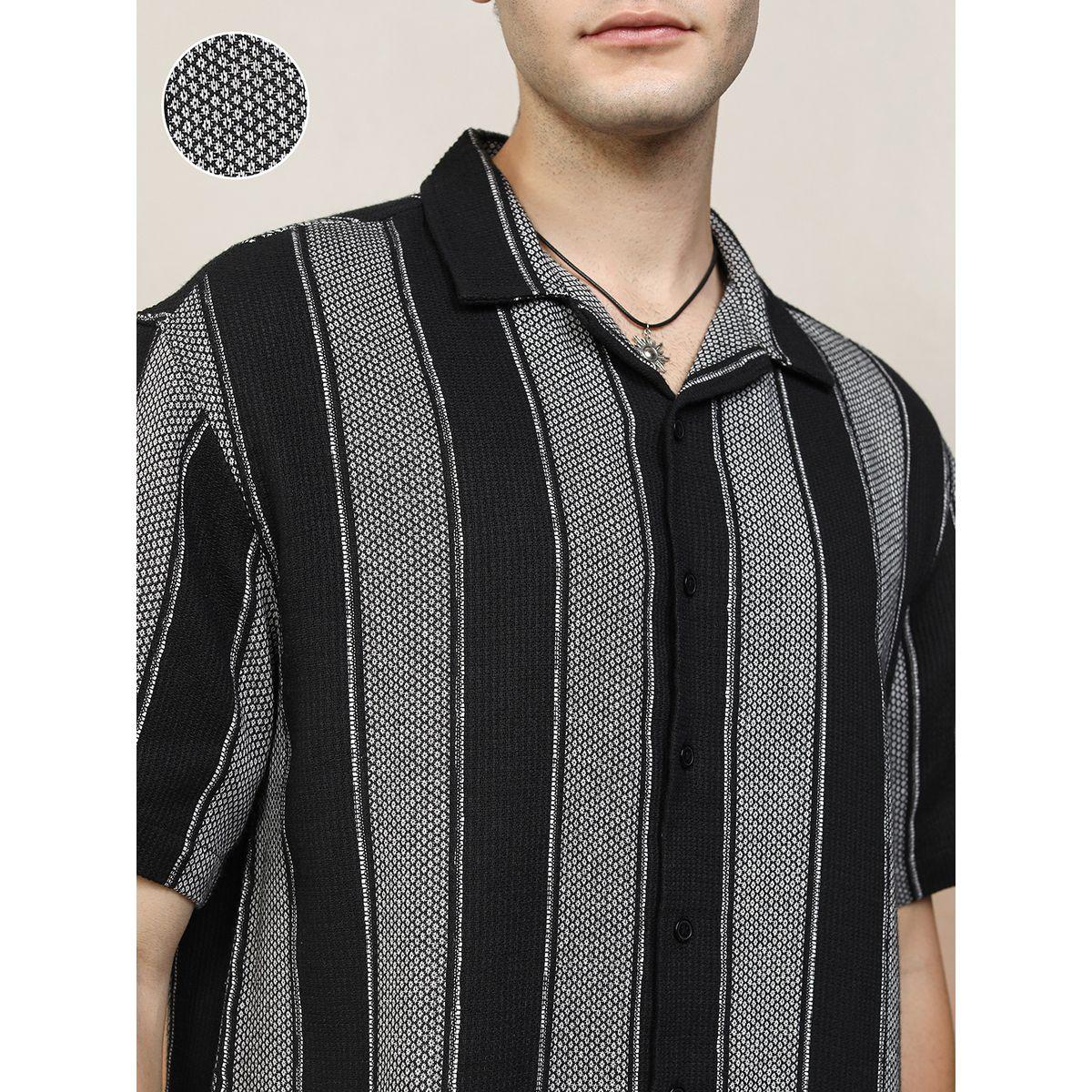 قميص بقصة مريحة وتفاصيل بارزة الملمس هايلاندر × ستايلي-men-clothing-shirts-image-5