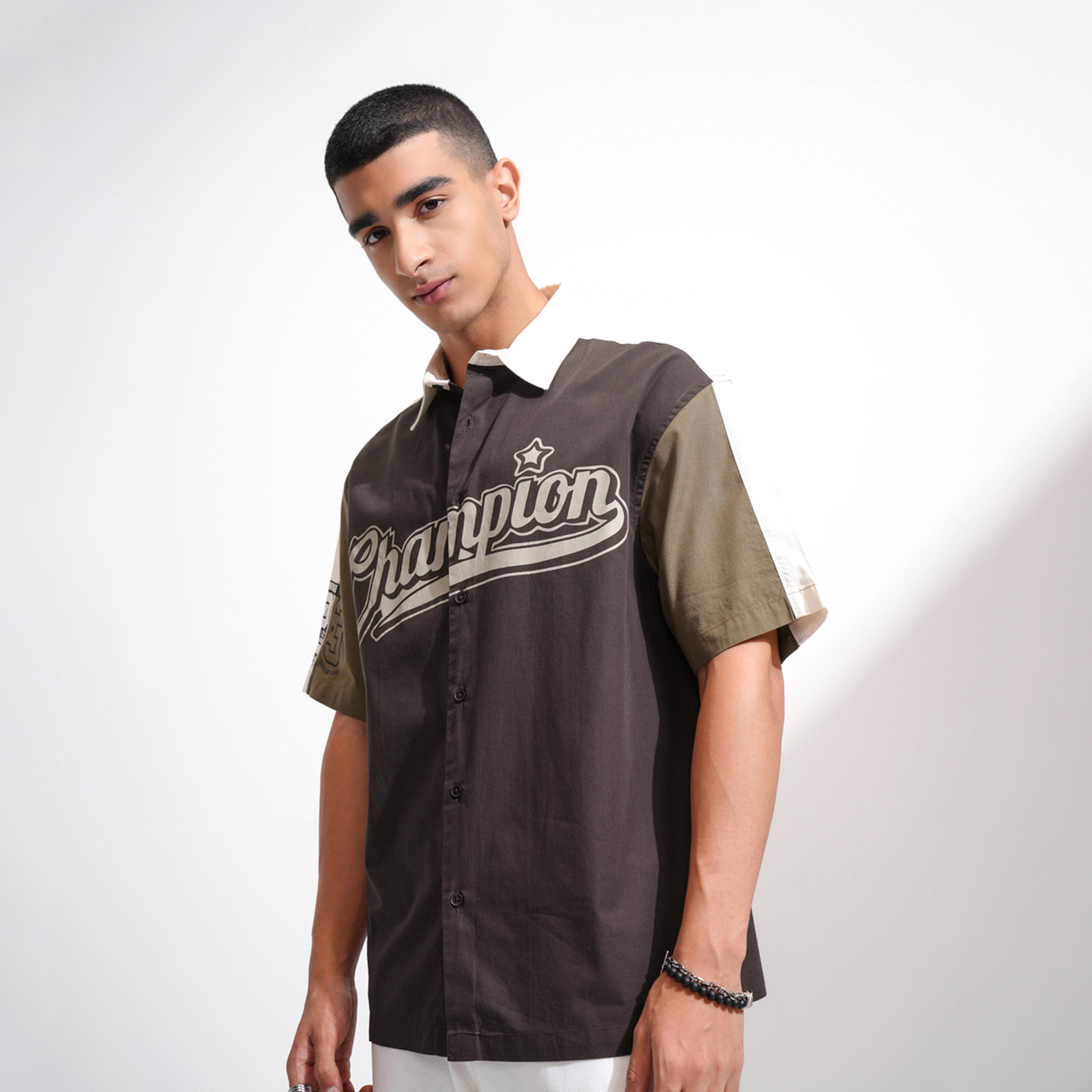 هايلاندر × ستايلي - قميص كبير الحجم مطبوع عليه شعار بألوان متعددة-men-clothing-shirts-image-4