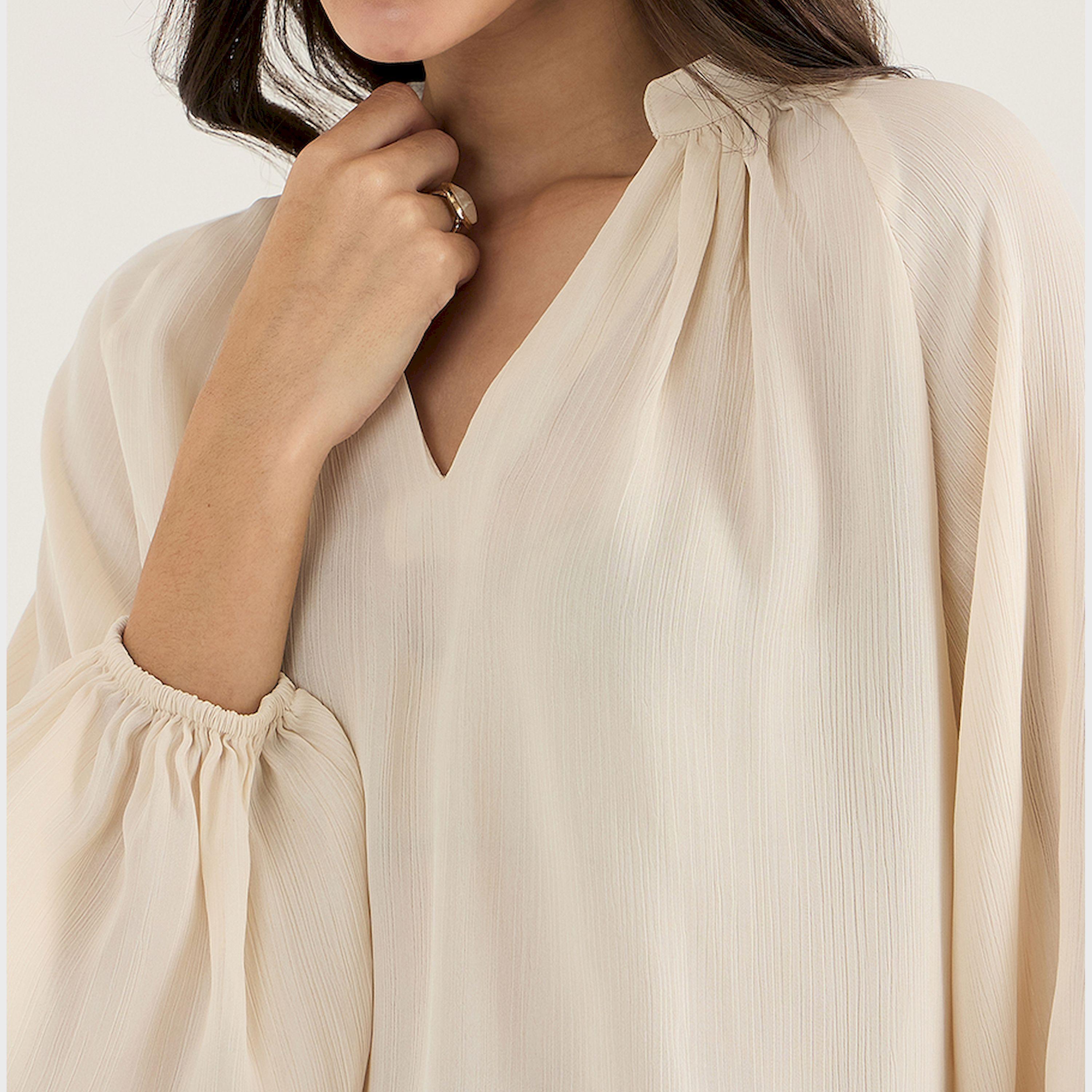 فيميلا × ستايلي - بلوزة بأكمام منتفخة وفتحة رقبة على شكل V-women-clothing-shirtsandblouses-blouses-image-5