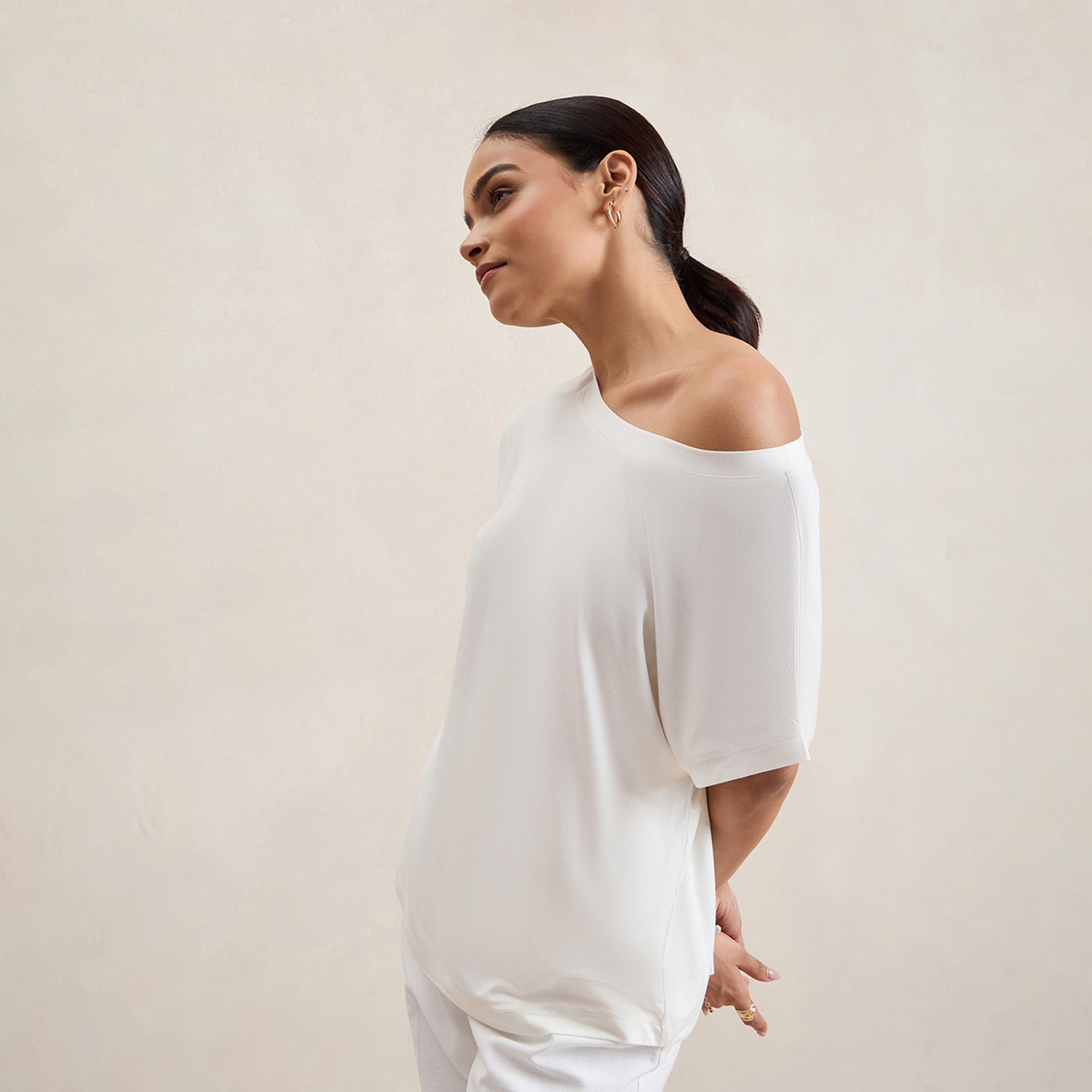 فيميلا × ستايلي - بلوزة سادة محبوكة بكتف واحد وقصّة عادية-women-clothing-tshirts-image-3