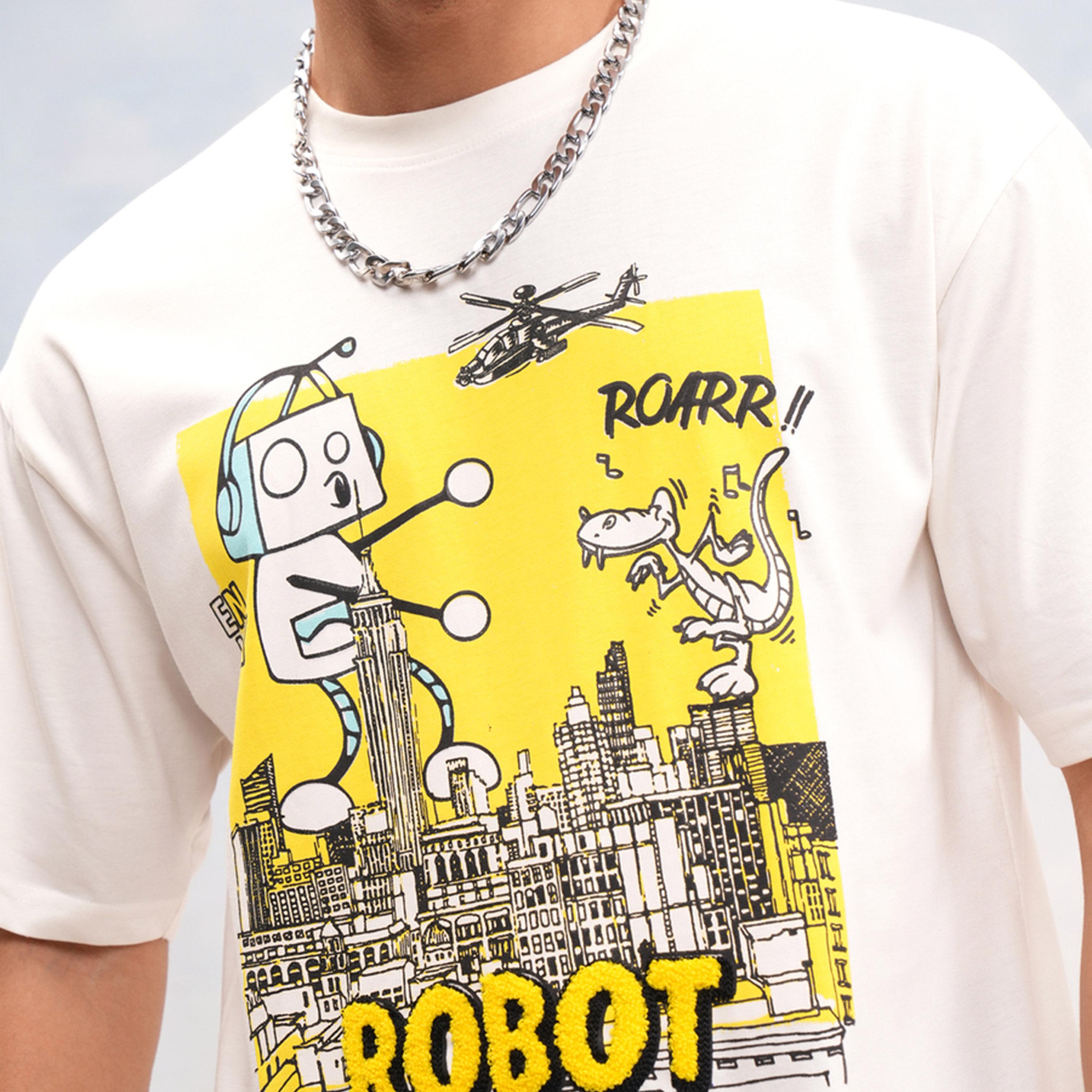 هايلاندر × ستايلي - تي شيرت بقصّة مريحة ورقبة مستديرة وطبعة جرافيكية-men-clothing-tshirtsandpolos-tshirts-image-5
