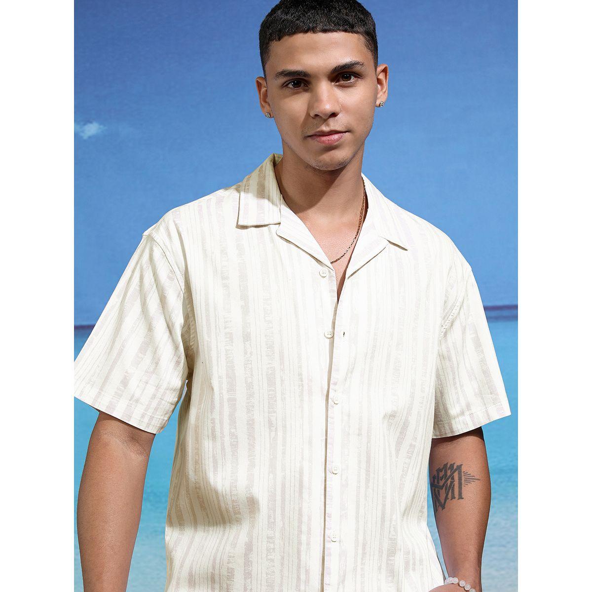 قميص مخطط بقصة مريحة مع أكمام قصيرة هايلاندر × ستايلي-men-clothing-shirts-image-1
