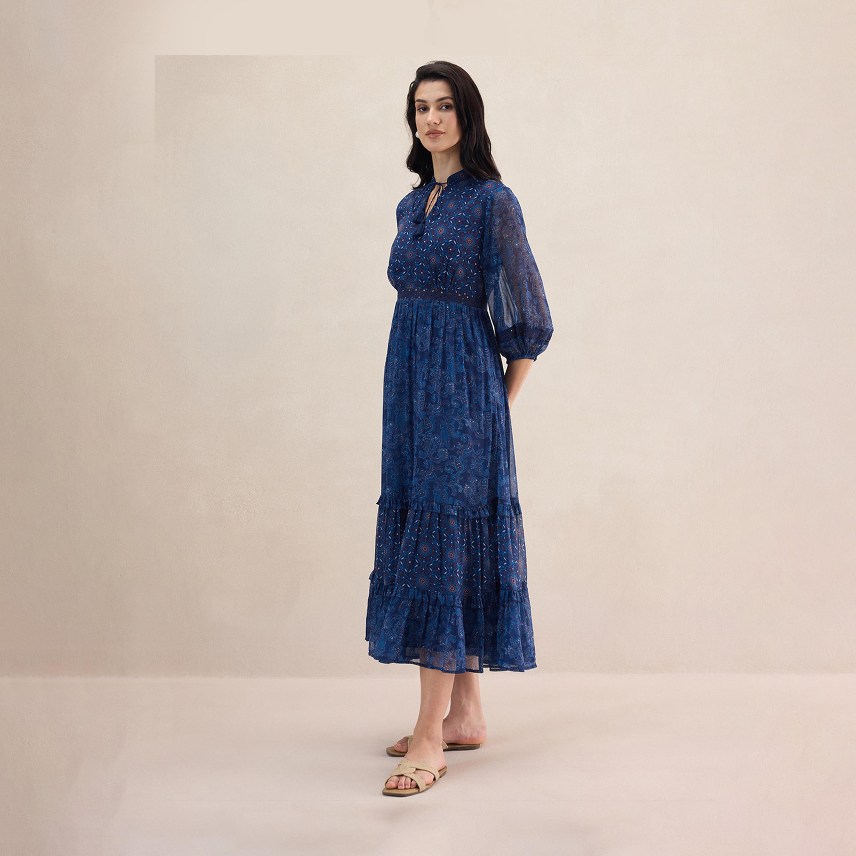 فيميلا × ستايلي - فستان ماكسي متعدد الطبقات بطبعة بيزلي مع رباط رقبة-women-clothing-dresses-image-2