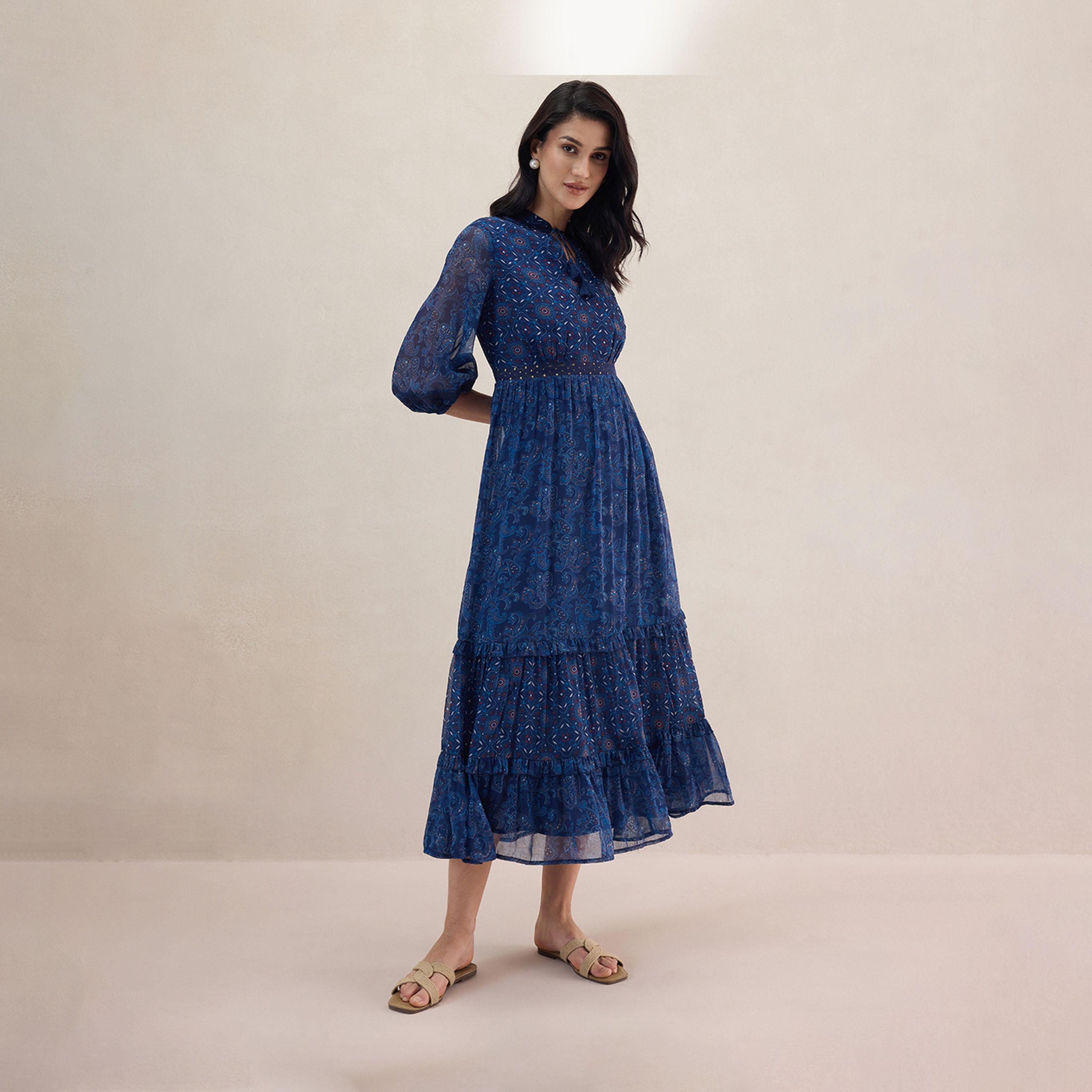 فيميلا × ستايلي - فستان ماكسي متعدد الطبقات بطبعة بيزلي مع رباط رقبة-women-clothing-dresses-image-5