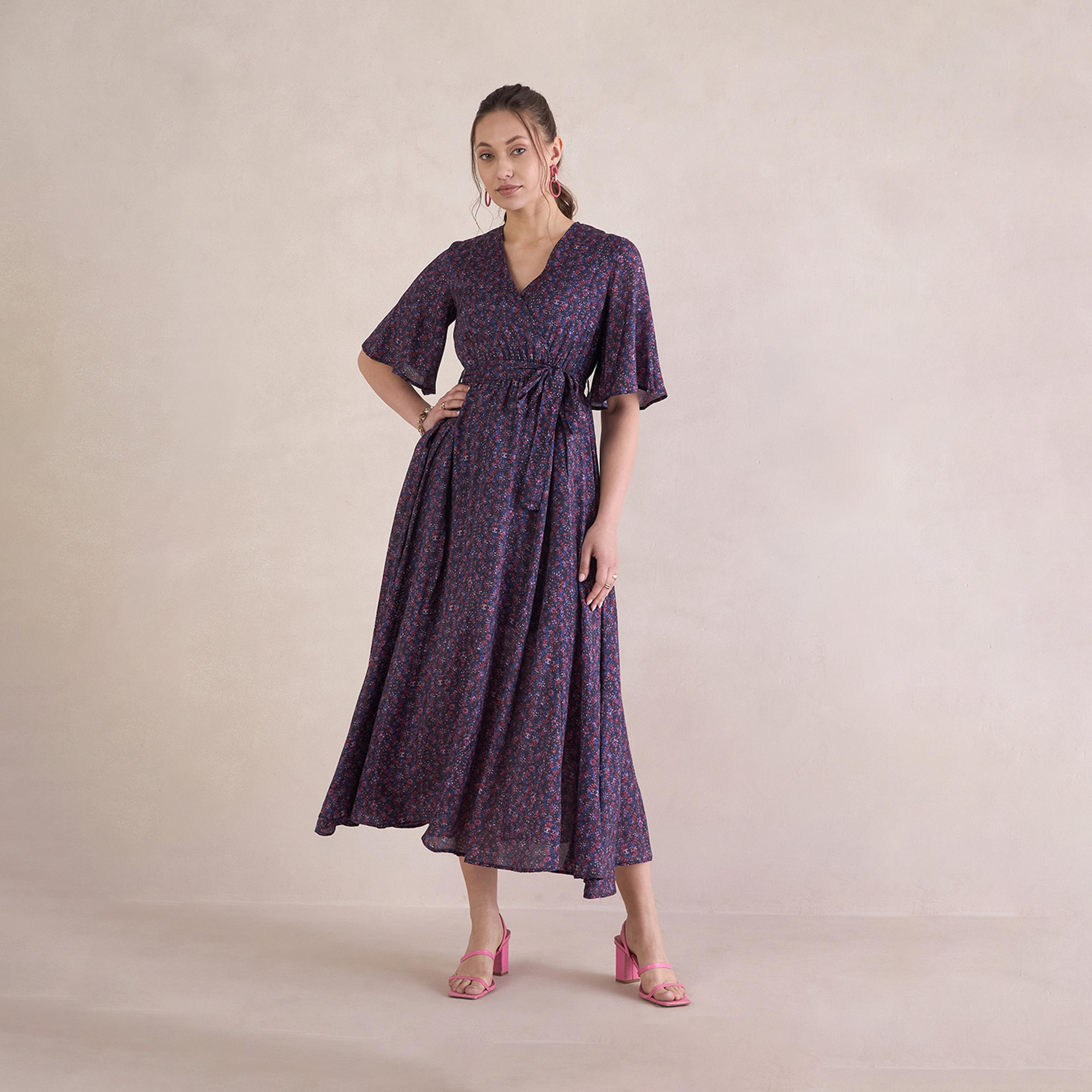 فيميلا × ستايلي - فستان ماكسي ملفوف بفتحة رقبة على شكل V ومطبوع بالورود مع حزام للربط-women-clothing-dresses-image-1