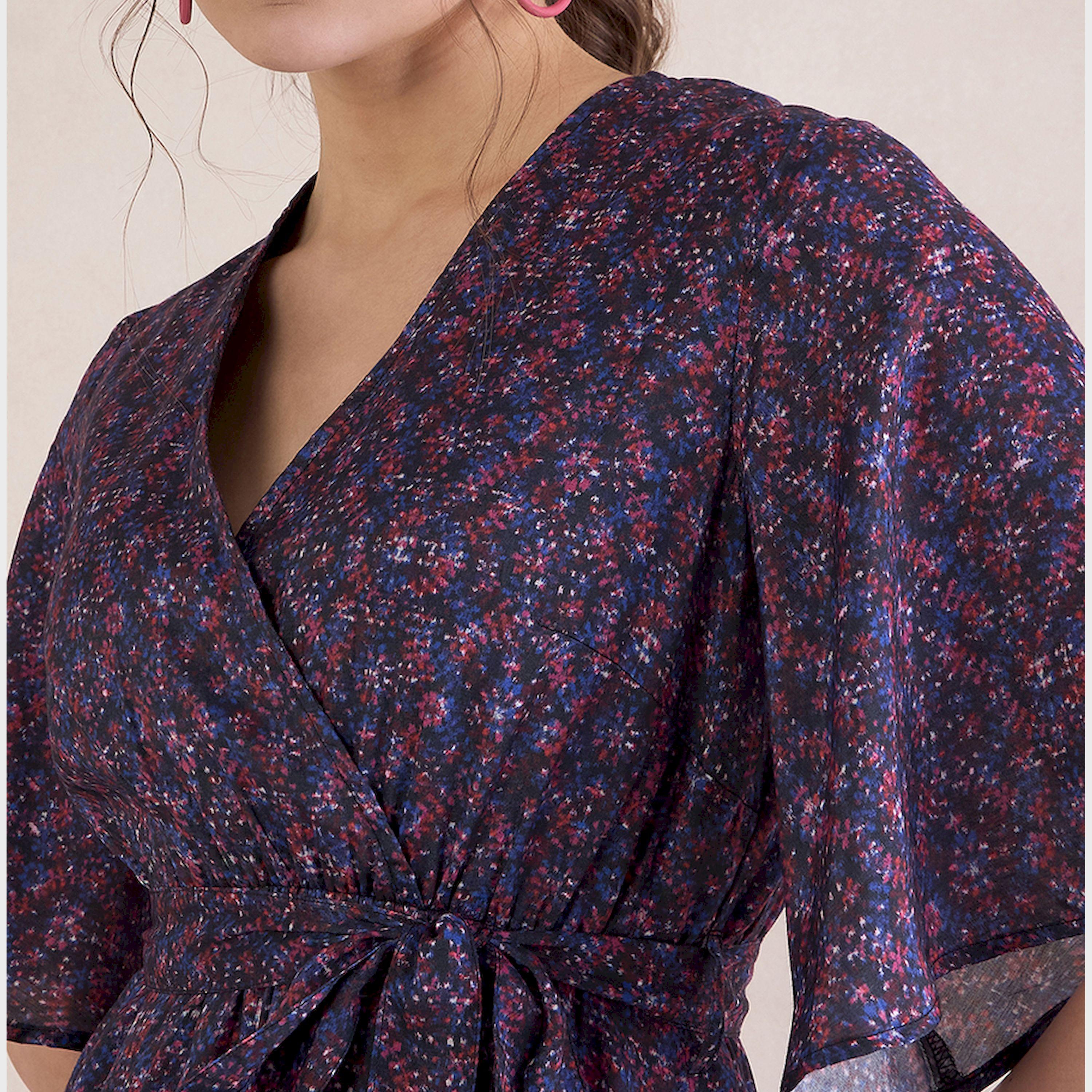 فيميلا × ستايلي - فستان ماكسي ملفوف بفتحة رقبة على شكل V ومطبوع بالورود مع حزام للربط-women-clothing-dresses-image-3