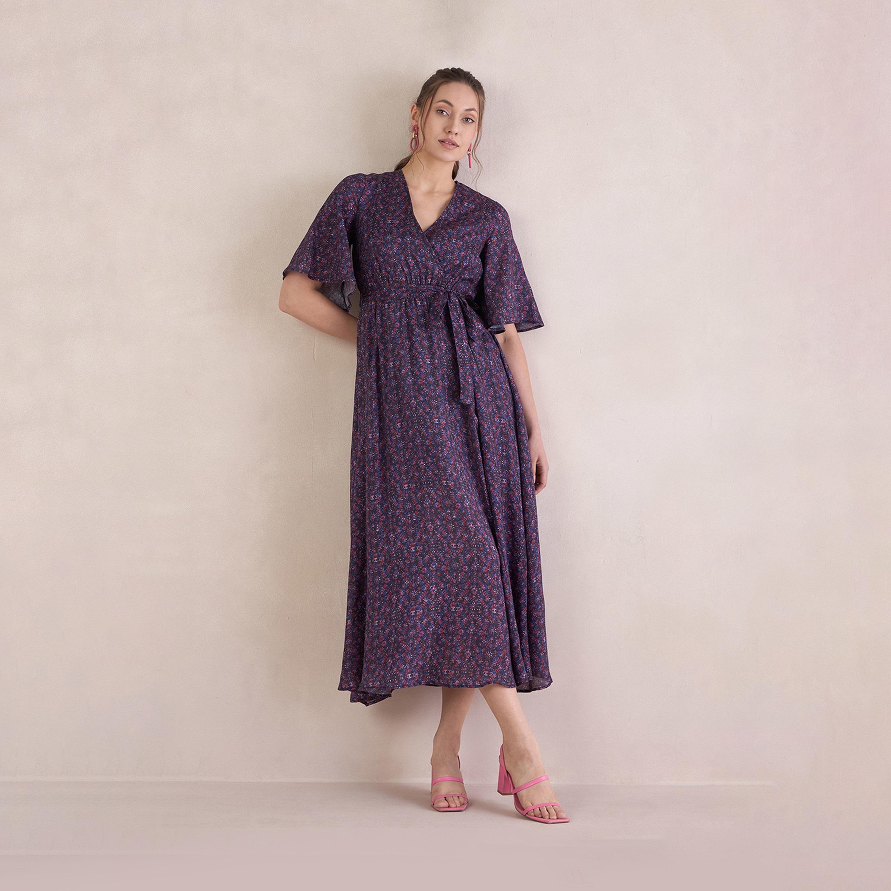فيميلا × ستايلي - فستان ماكسي ملفوف بفتحة رقبة على شكل V ومطبوع بالورود مع حزام للربط-women-clothing-dresses-image-6